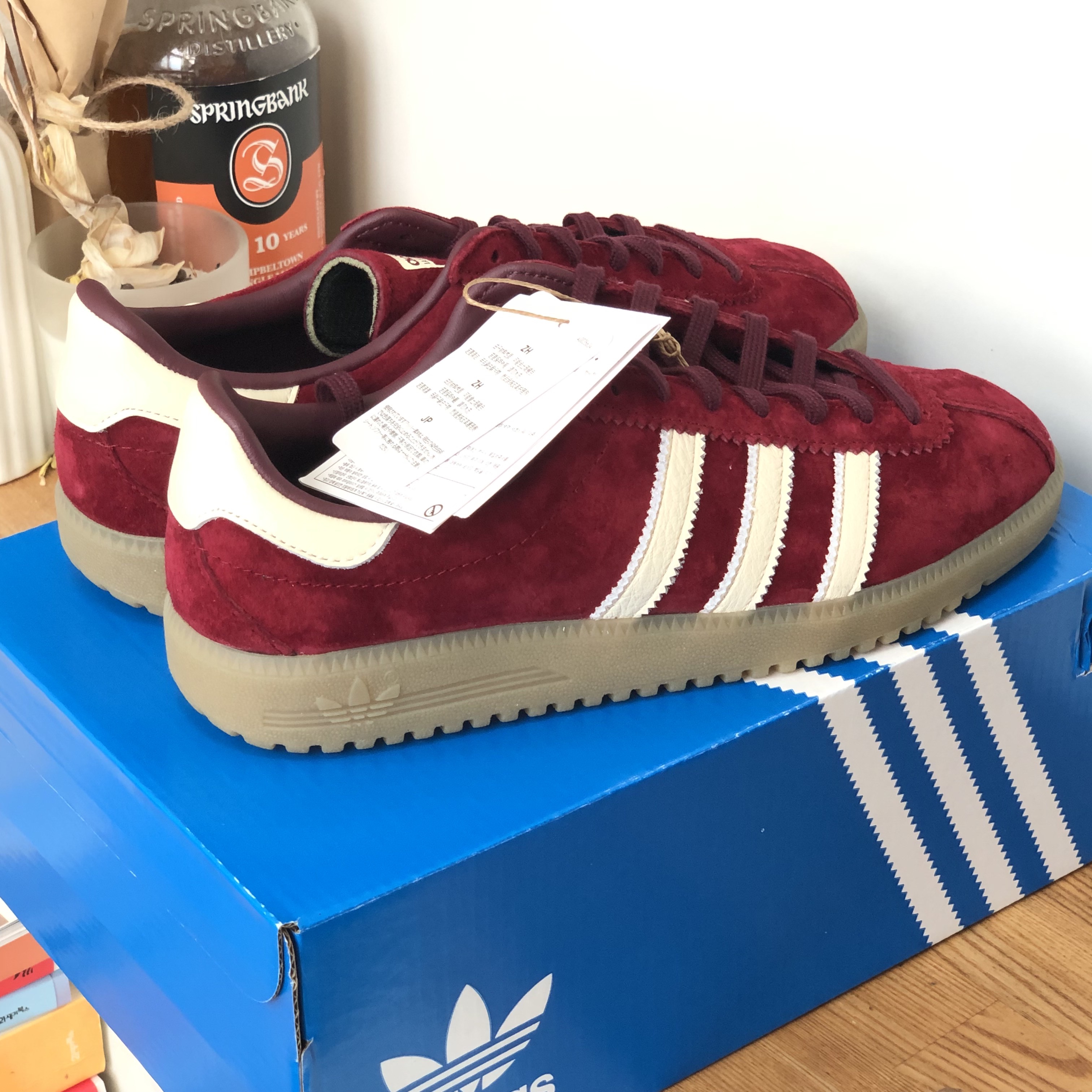 Adidas Bermuda College Burgundy 착용 스타일