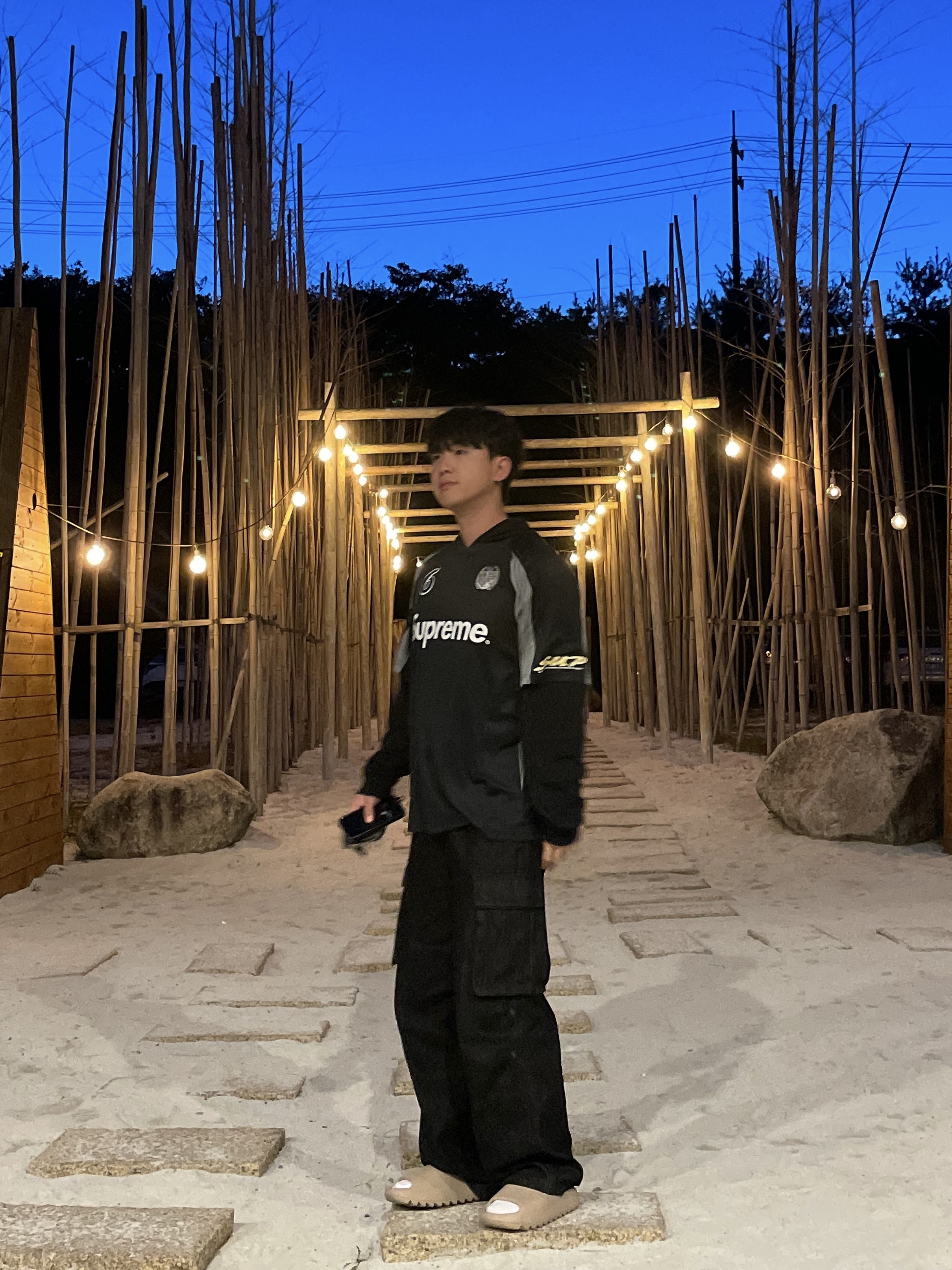 Supreme Hooded Soccer Jersey Black - 23FW, Gentle Monster x Maison Margiela MM004 Grey Black 착용 스타일 - 2