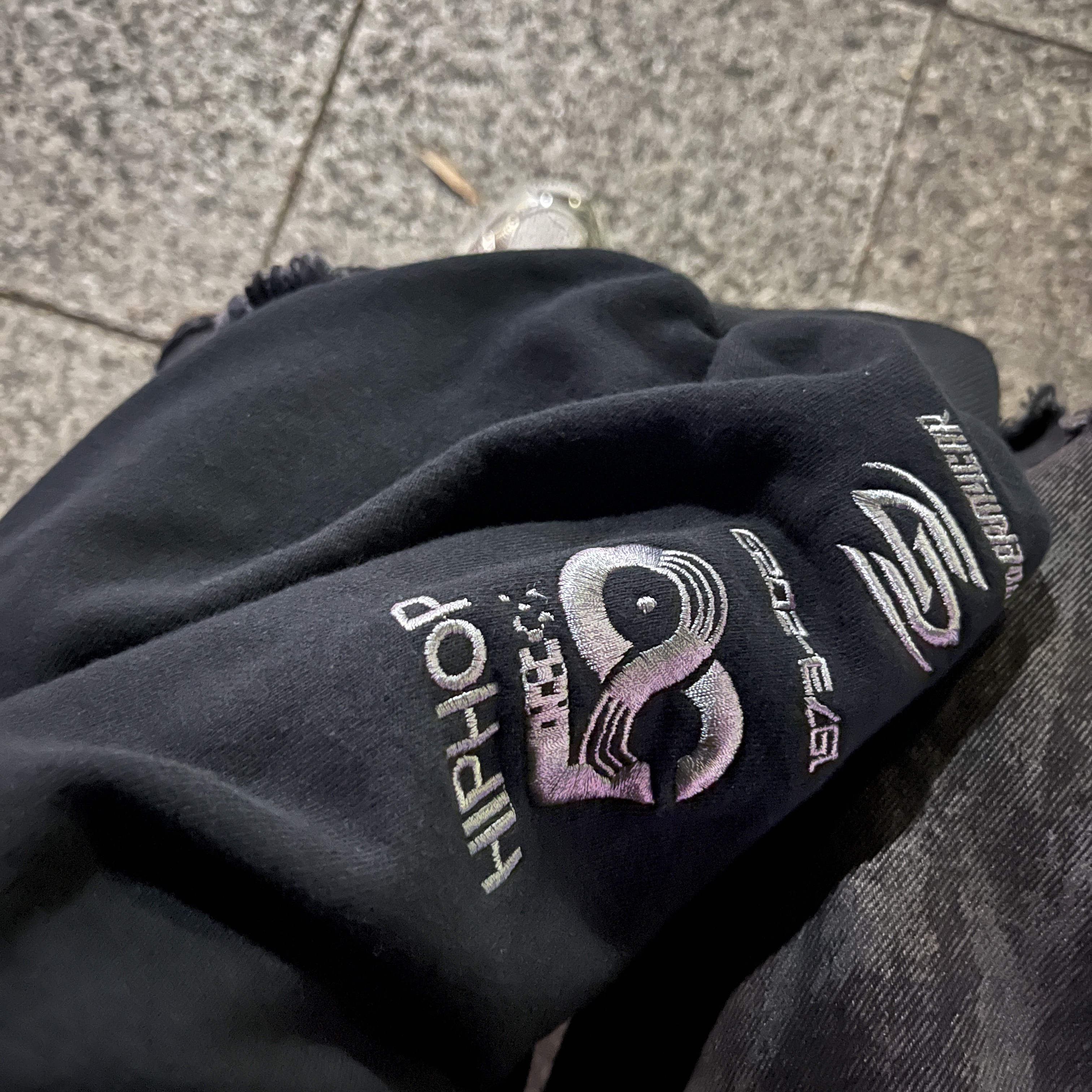 Undermycar 50th of Hiphop Anniversary Oversized Hoodie Real Black 착용 스타일 - 1