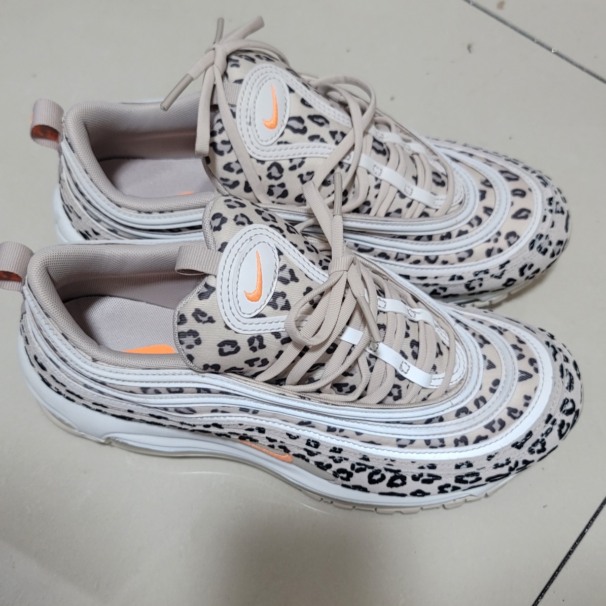 (W) Nike Air Max 97 SE Leopard 착용 스타일