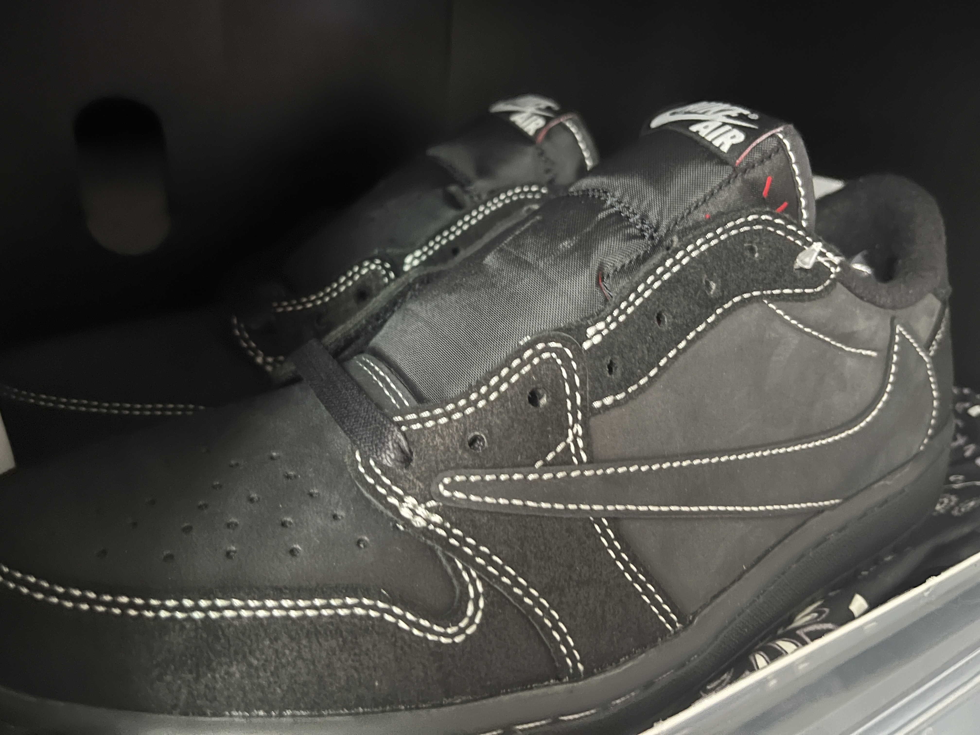 Jordan 1 x Travis Scott Retro Low OG SP Black Phantom 착용 스타일