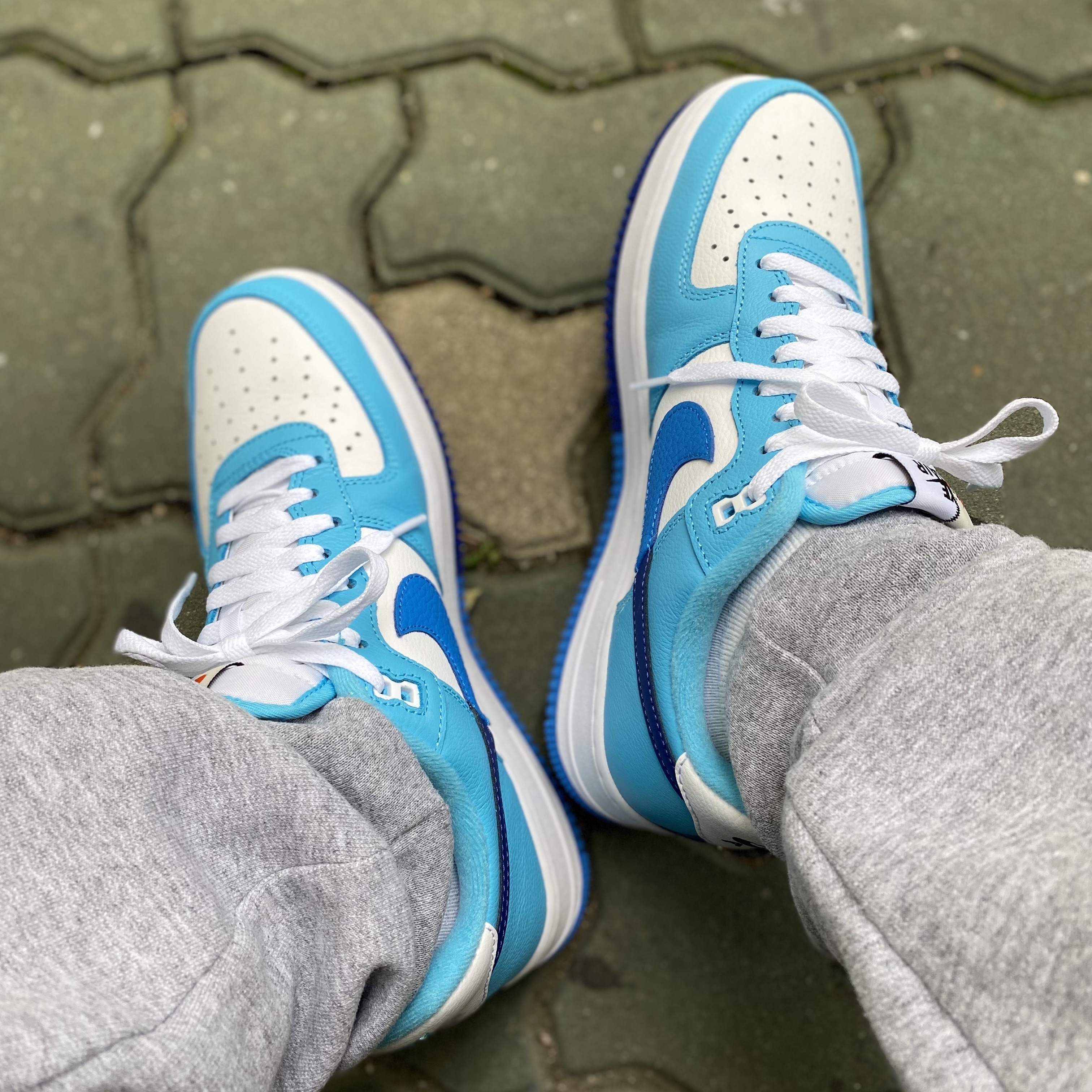 Nike Air Force 1 '07 LV8 White Light Photo Blue 착용 스타일
