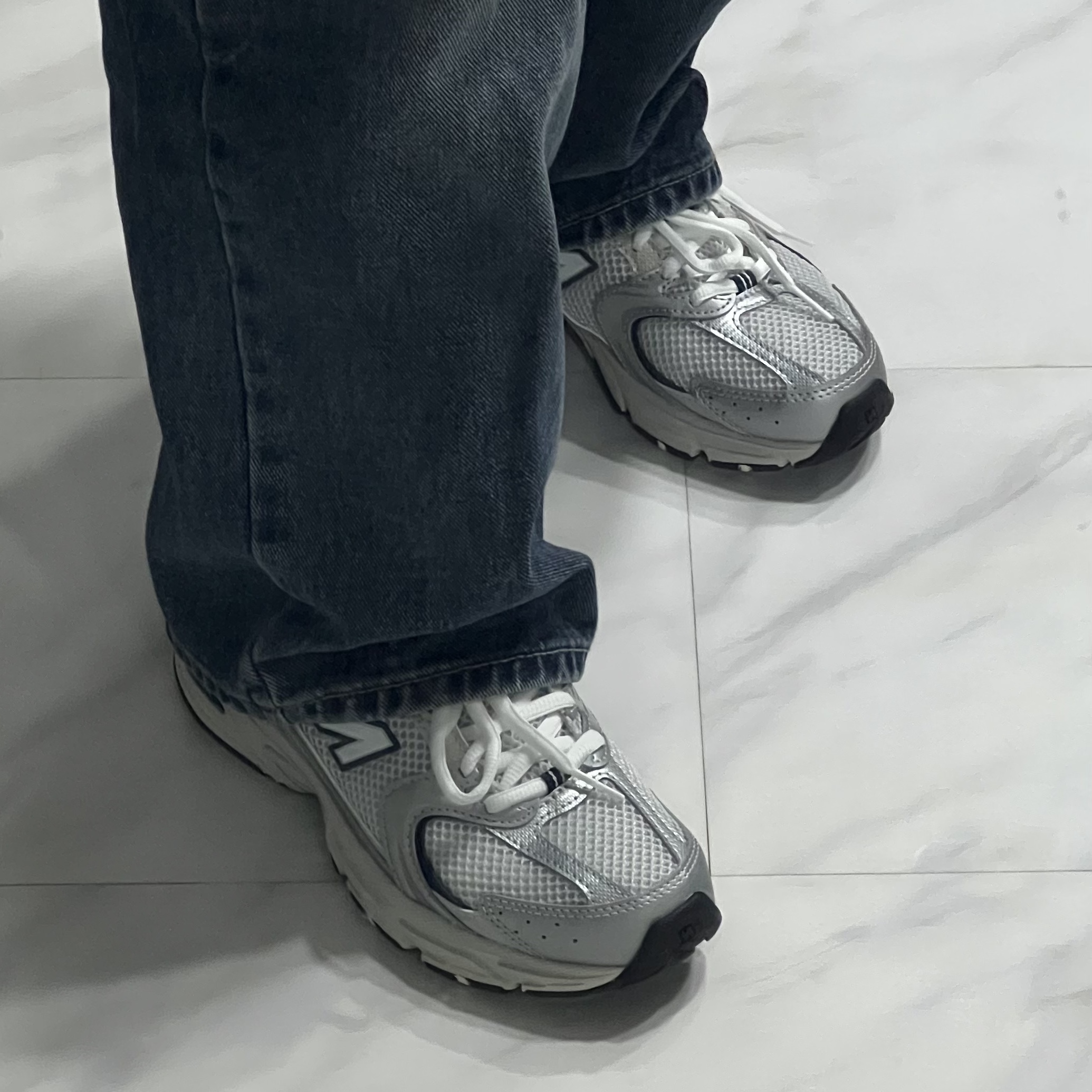 New Balance 530 Steel Grey 착용 스타일