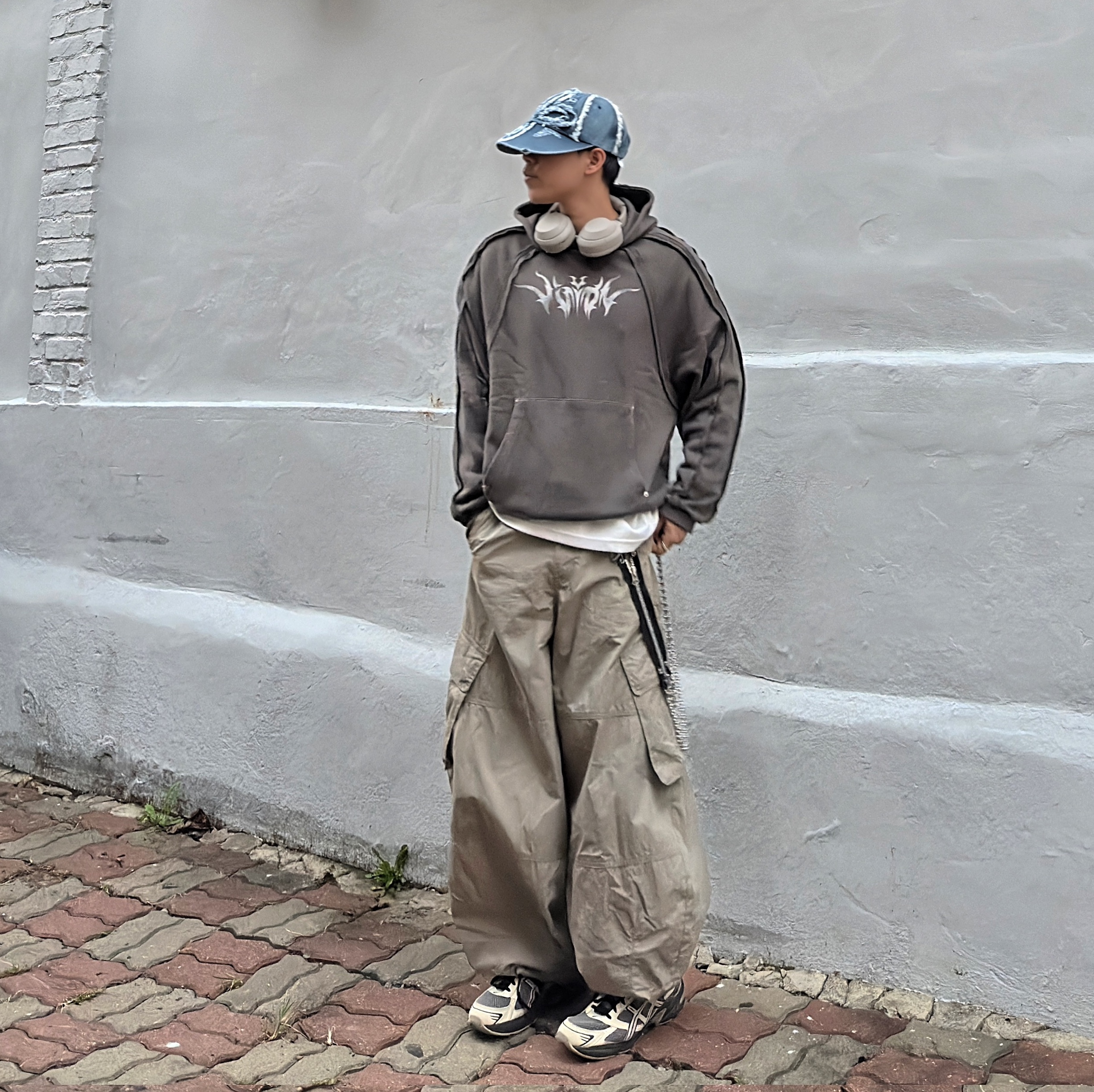 Sony WH-1000XM4 Platinum Silver (Korean Ver.), Asics x I4P Gel-1130 Mink Glacier Grey 착용 스타일 - 5