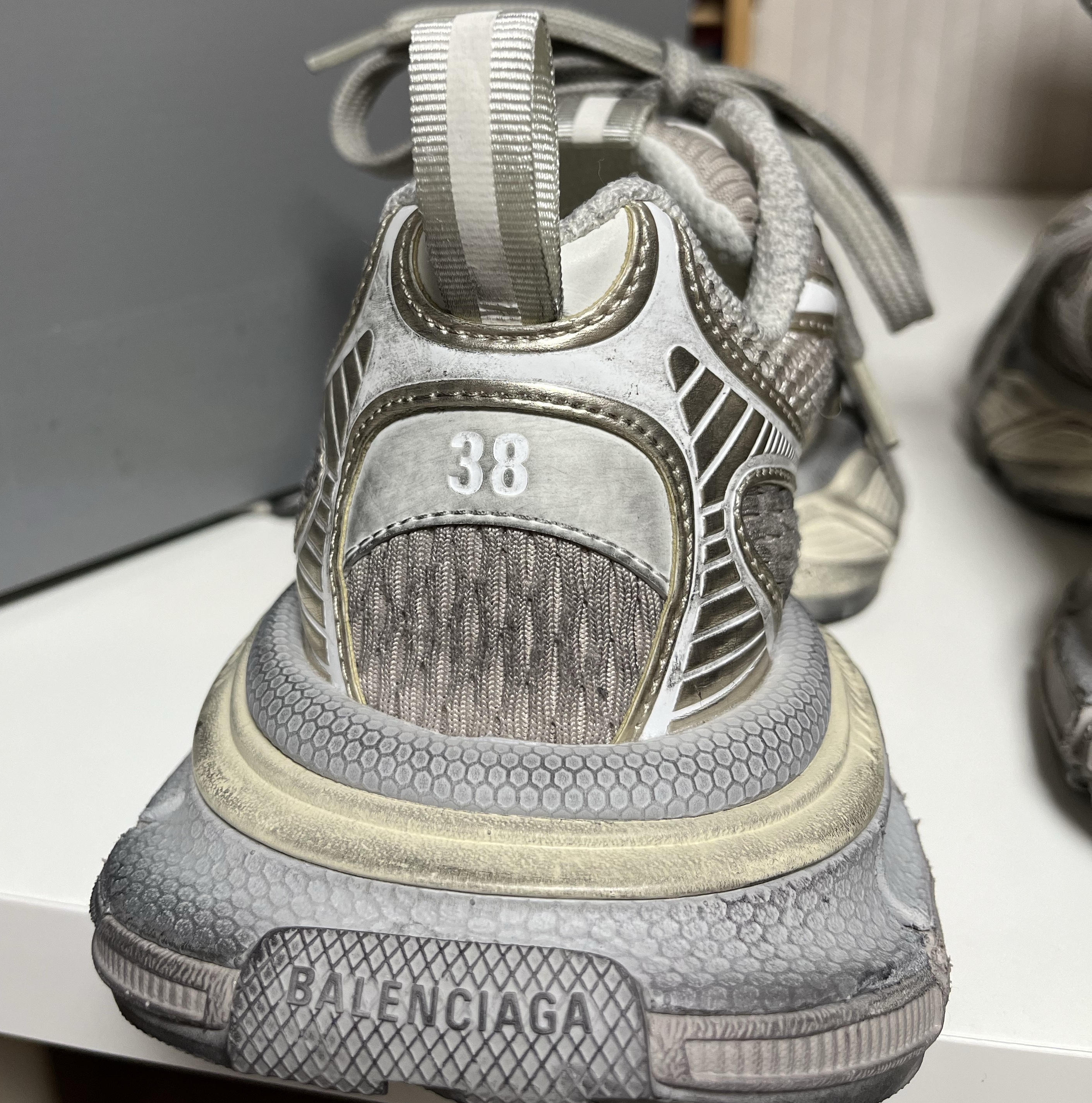 Balenciaga 3XL Sneakers Light Beige 착용 스타일 - 3