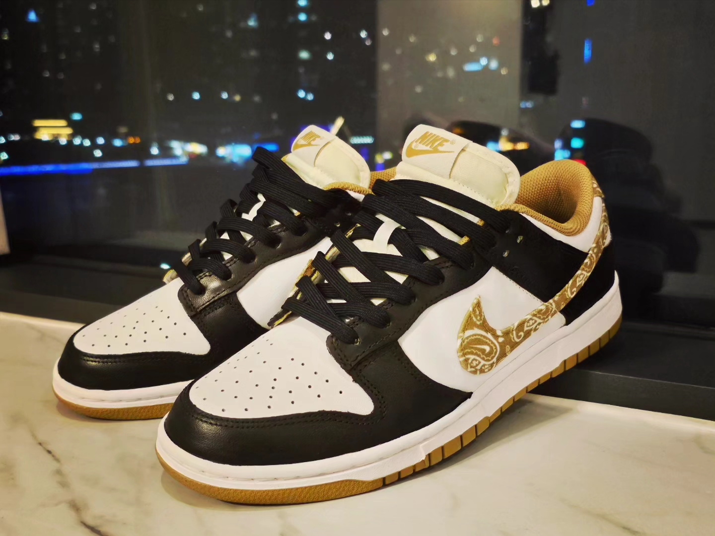 (W) Nike Dunk Low Essential Barley Paisley 착용 스타일 - 3