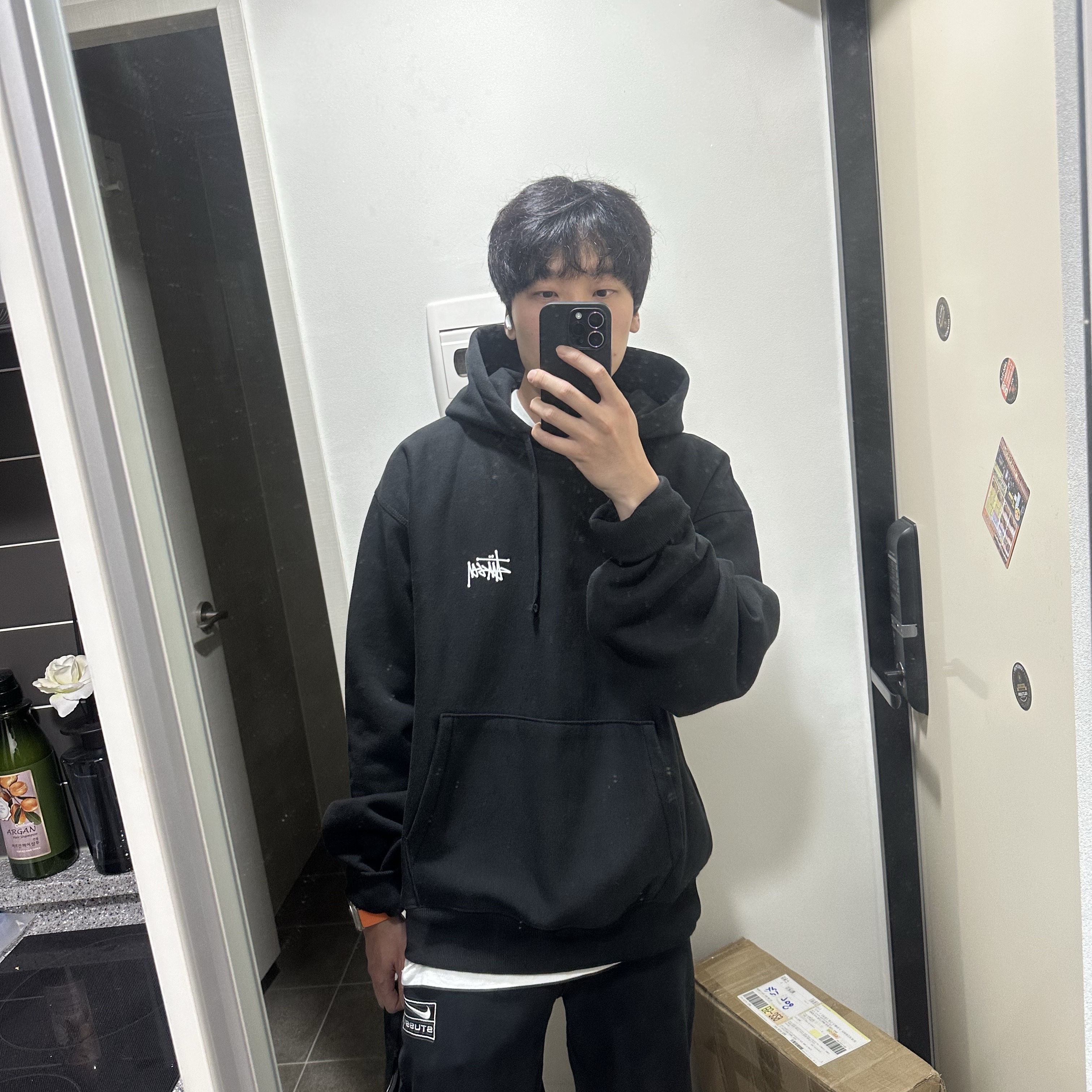 Stussy Basic Stussy Hoodie Black 2023 착용 스타일