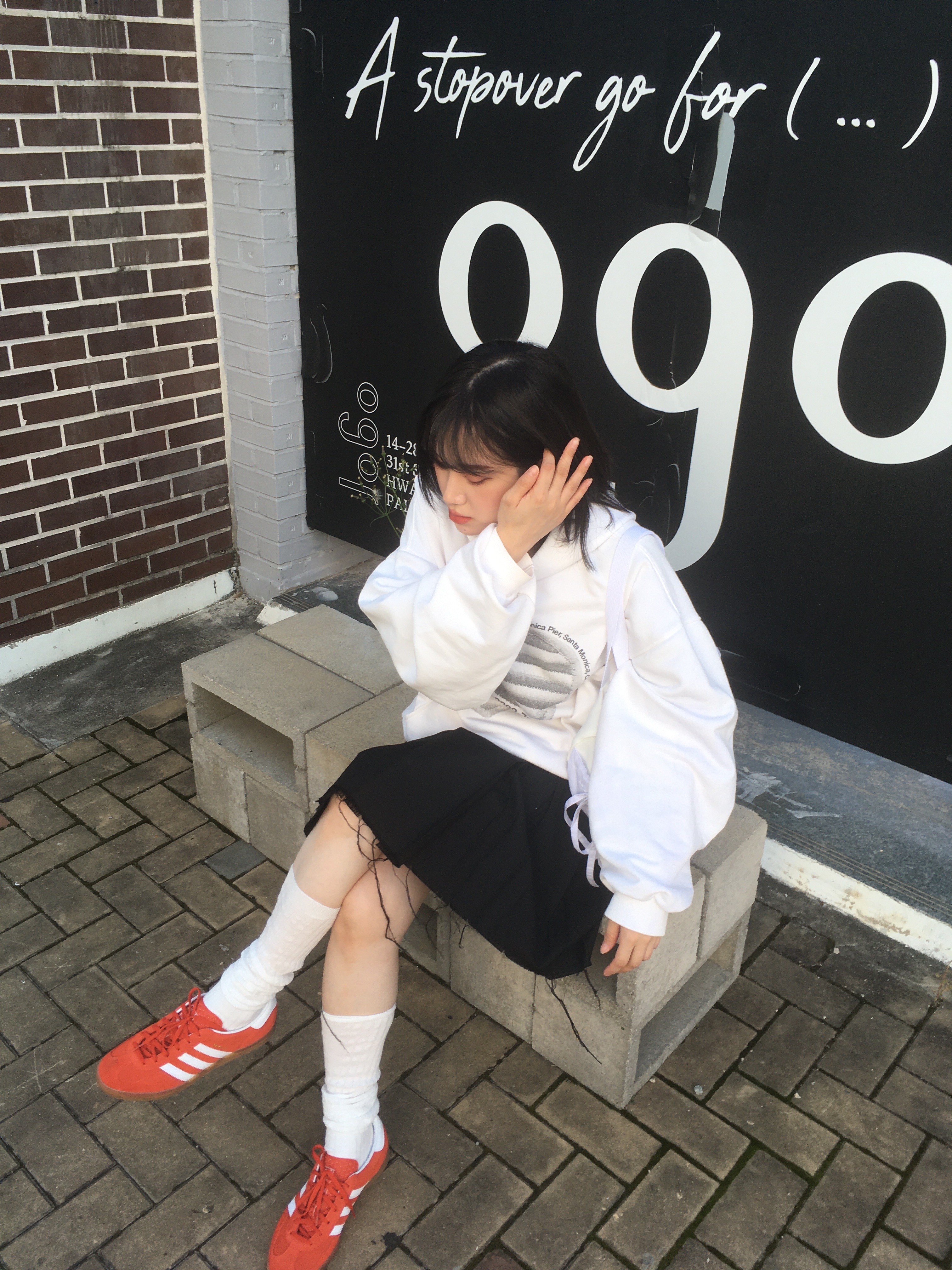 (W) Adidas Gazelle Indoor Bold Orange Cloud White, Supreme Pigment Print S Logo 6-Panel Natural - 23FW 착용 스타일 - 4