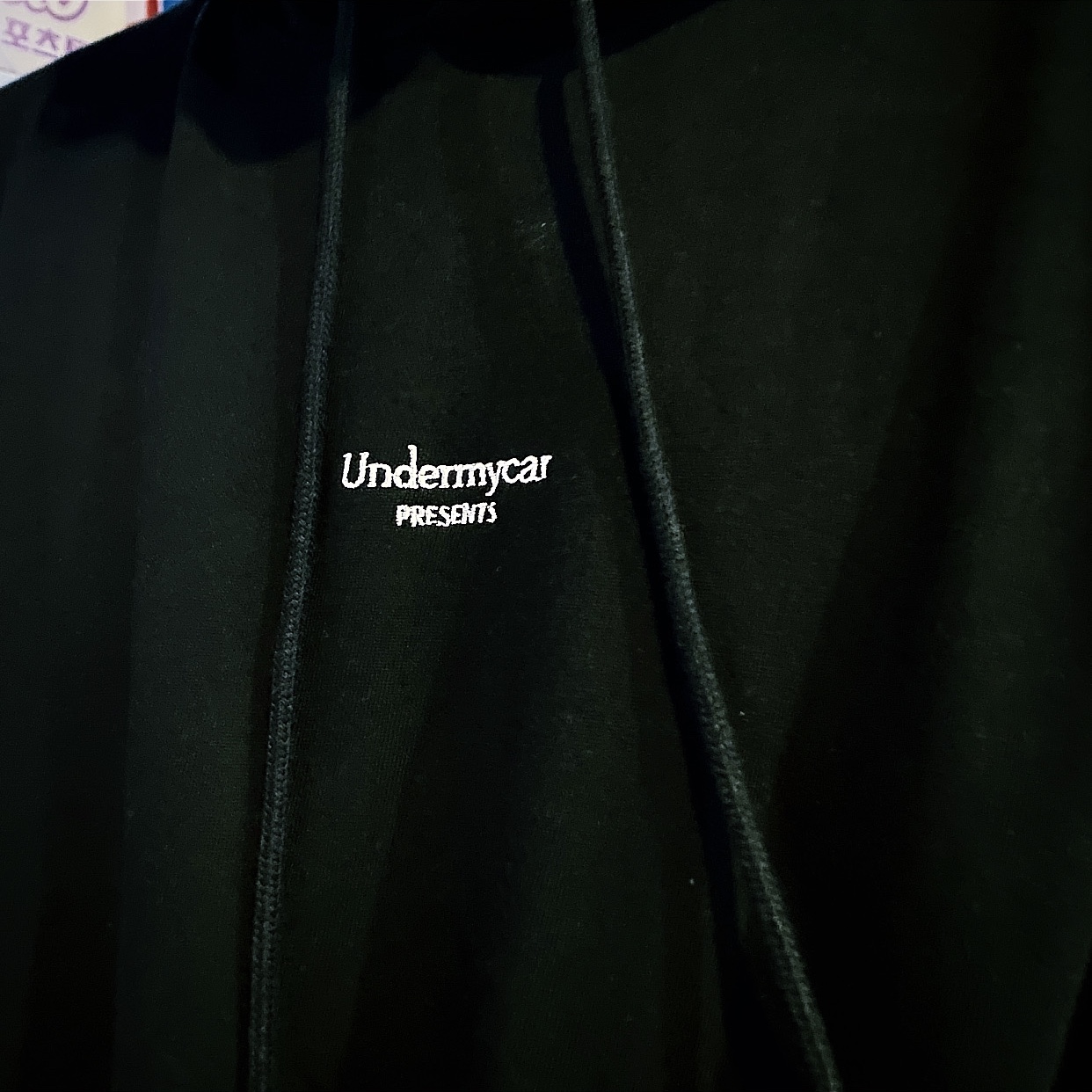 Undermycar Mu.09 Anti Fxxking Logo Play Oversized Hoodie Black 착용 스타일