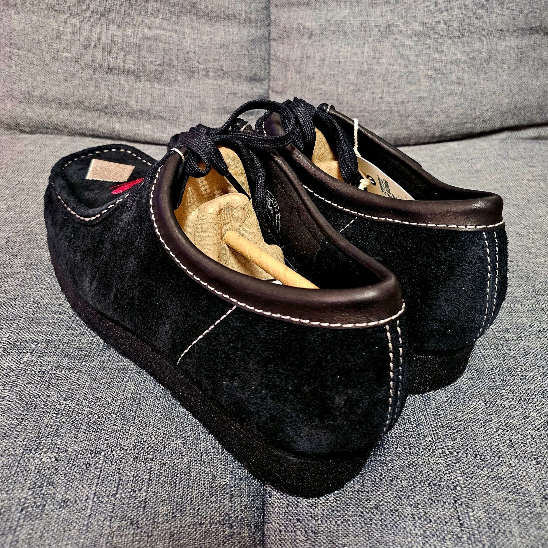 Clarks x Stussy Wallabee Black Suede 착용 스타일 - 3