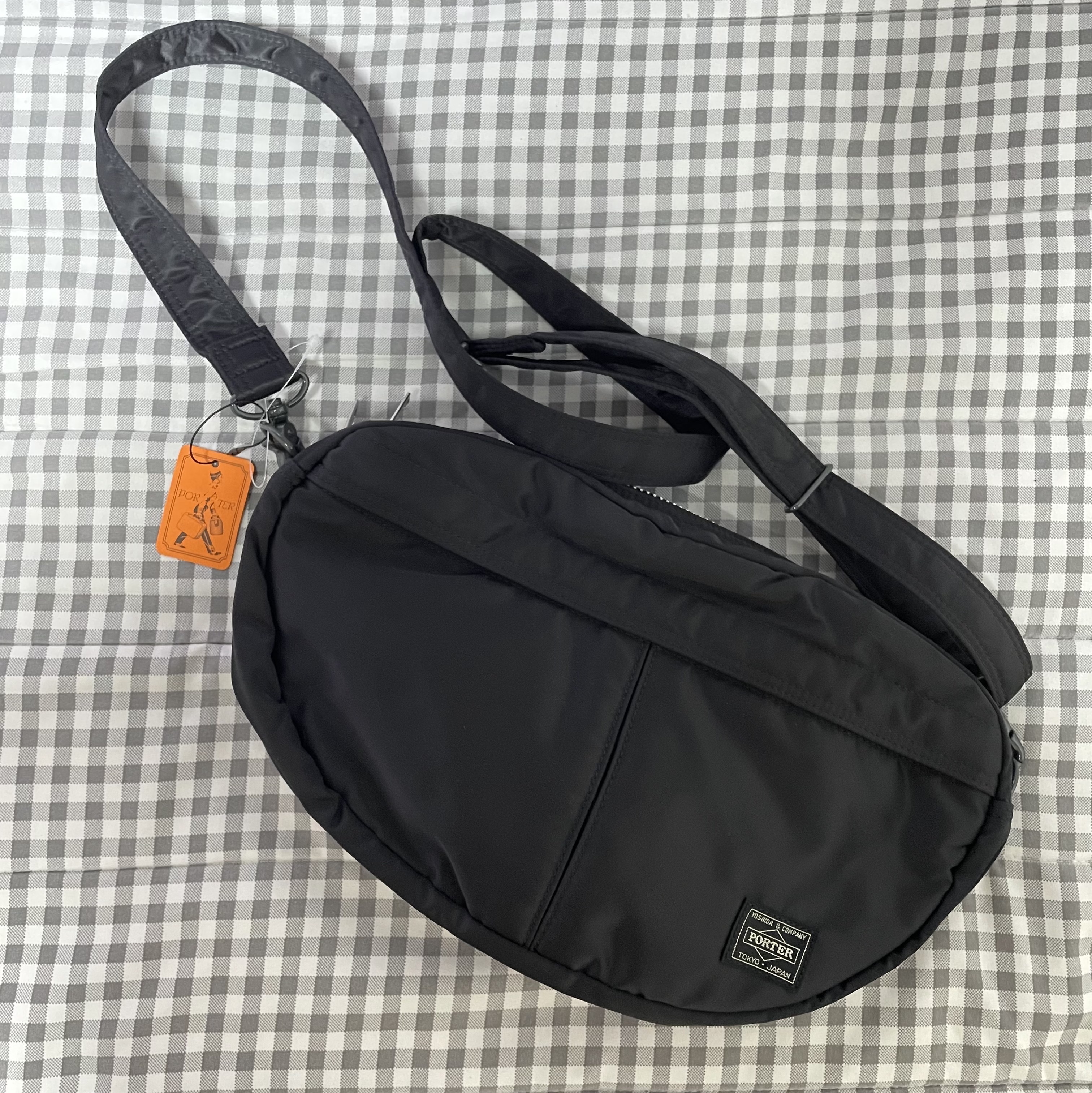 Porter Tanker Shoulder Bag Black 착용 스타일