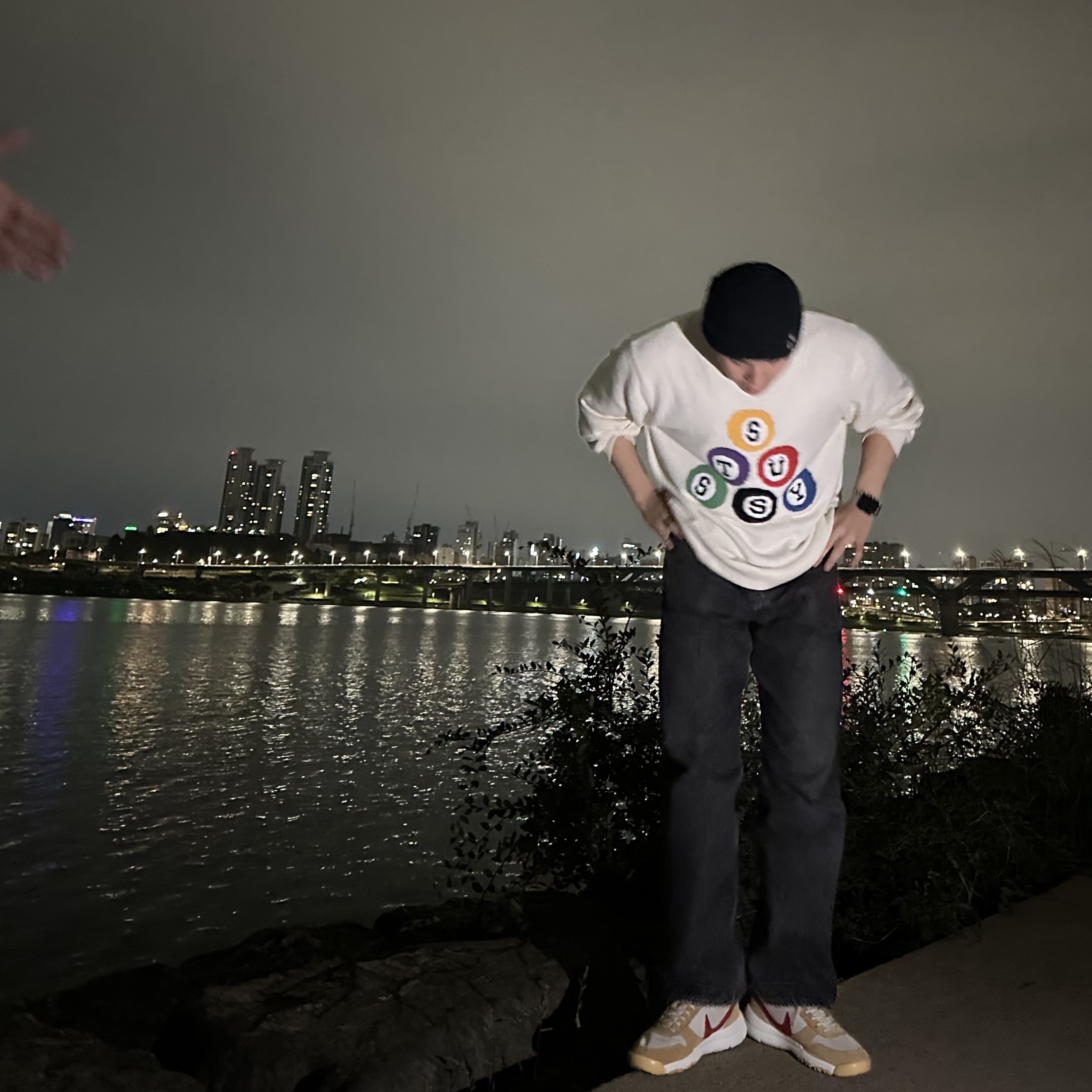 Nike x Tom Sachs Mars Yard Shoe 2.0 Space Camp, Stussy Billiard Sweater Natural 착용 스타일