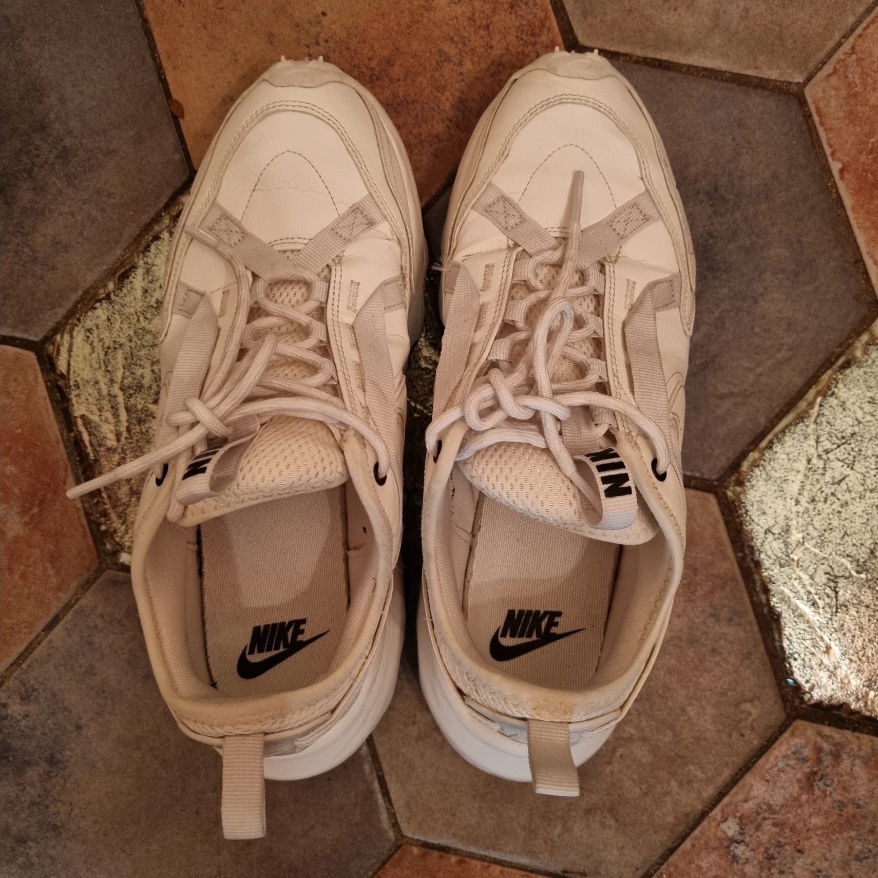 (W) Nike TC 7900 Summit White 착용 스타일