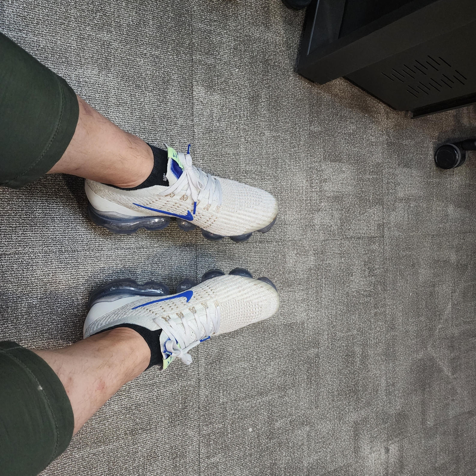 Nike Air VaporMax Flyknit 3.0 Light Bone Royal 착용 스타일 - 3