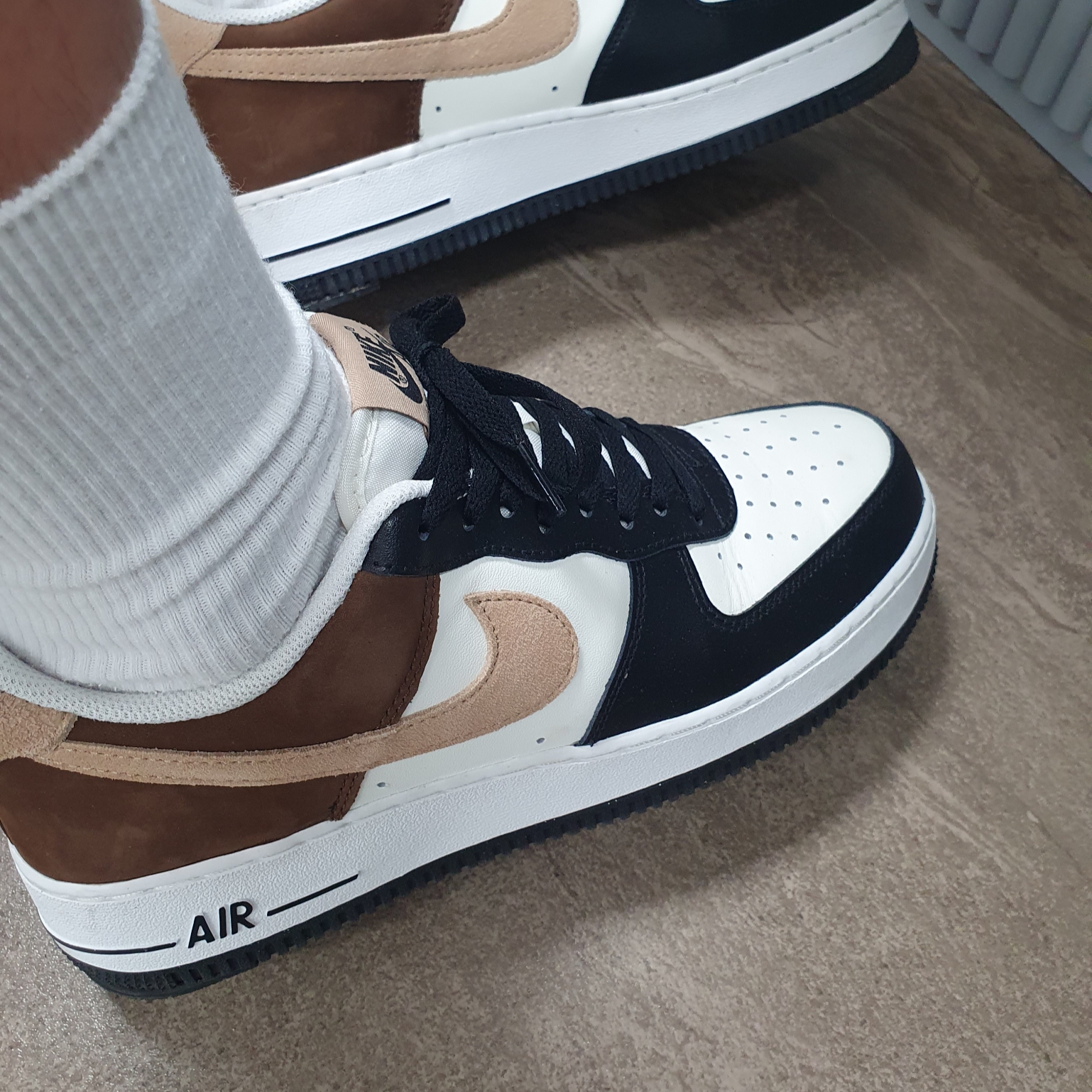Nike Air Force 1 '07 Brown Sail 착용 스타일