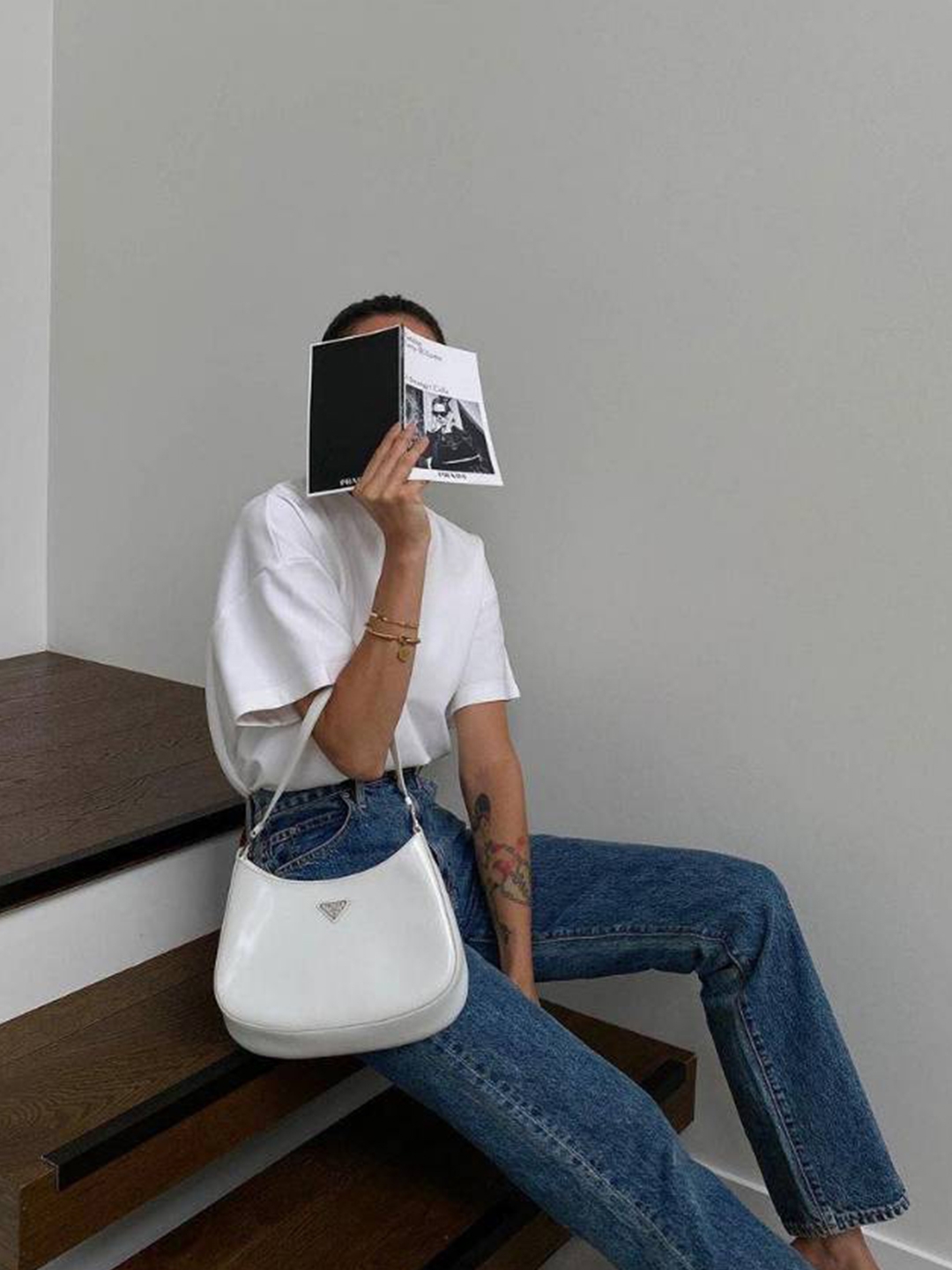Prada Cleo Brushed Leather Shoulder Bag Black, Prada Cleo Brushed Leather Shoulder Bag White 착용 스타일 - 3