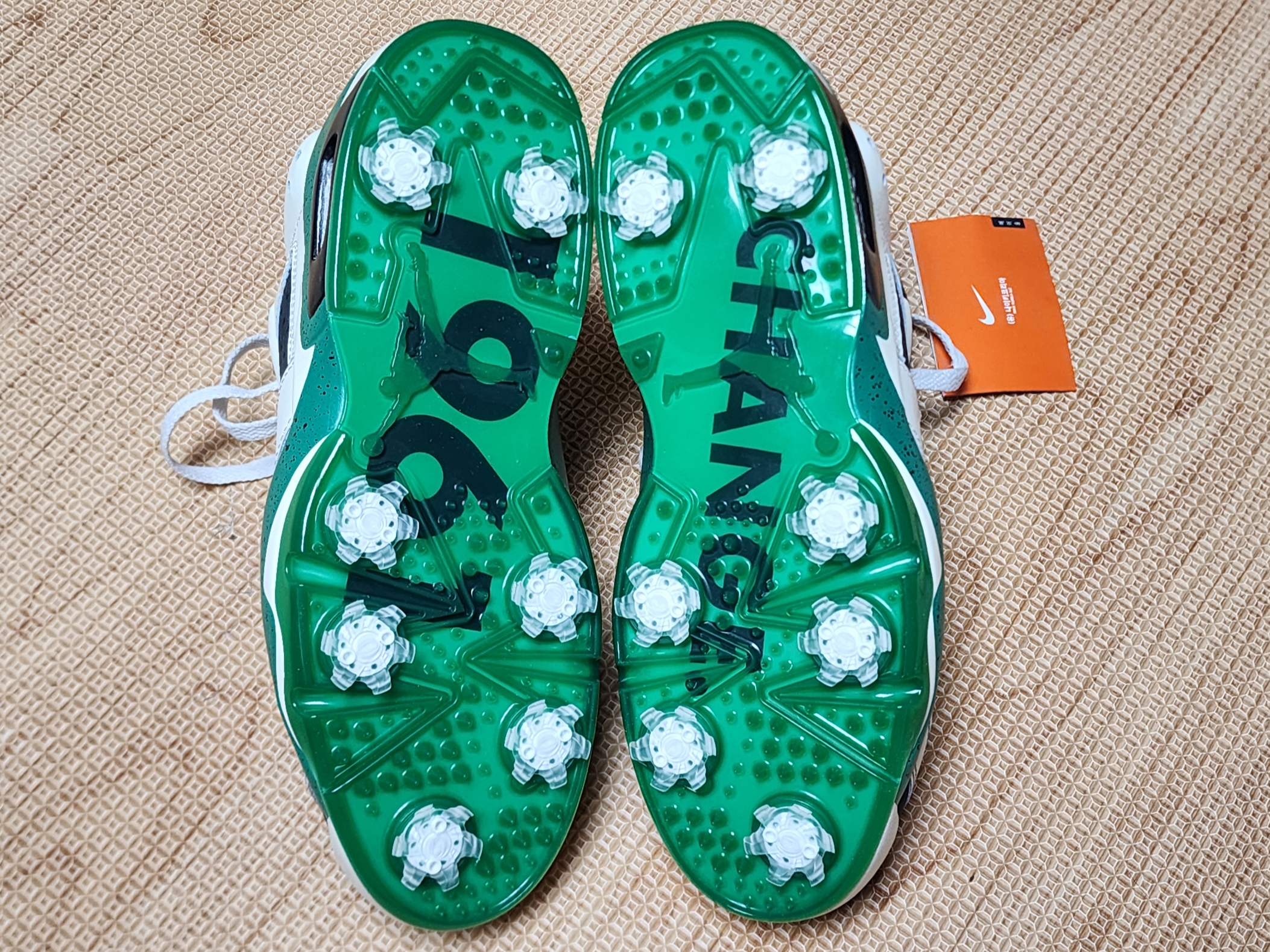Jordan 6 x Eastside Golf Low Golf 1961 White Malachite 착용 스타일 - 5