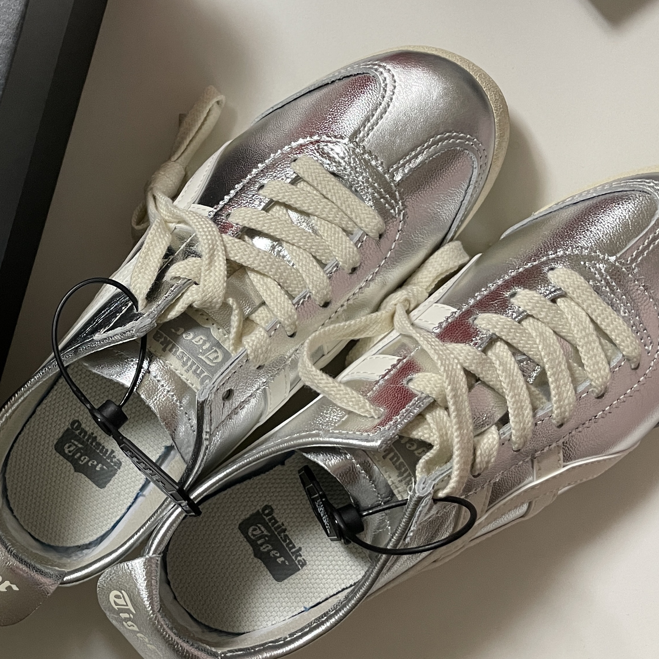 Onitsuka Tiger Mexico 66 White Silver 착용 스타일