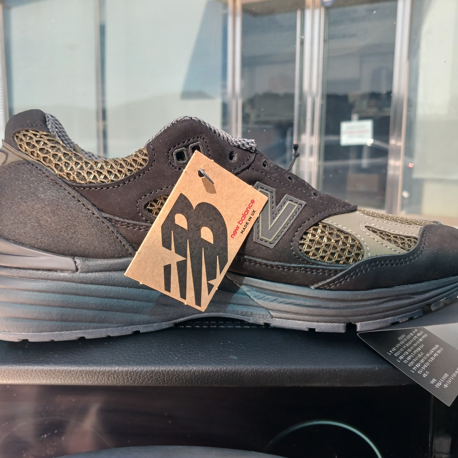 New Balance x Stone Island 991v2 Made in UK Black Olive Night 착용 스타일 - 1