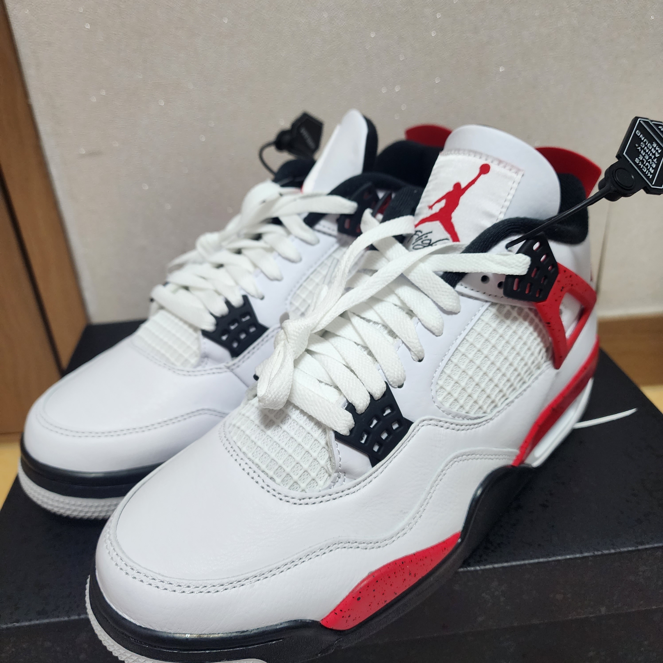 Jordan 4 Retro Red Cement 착용 스타일