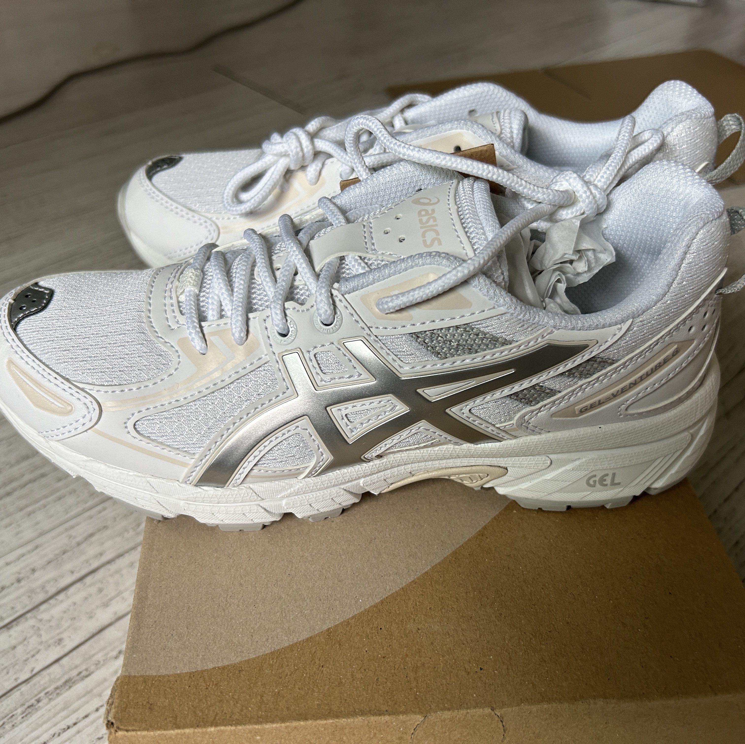 (W) Asics Gel-Venture 6 White 착용 스타일