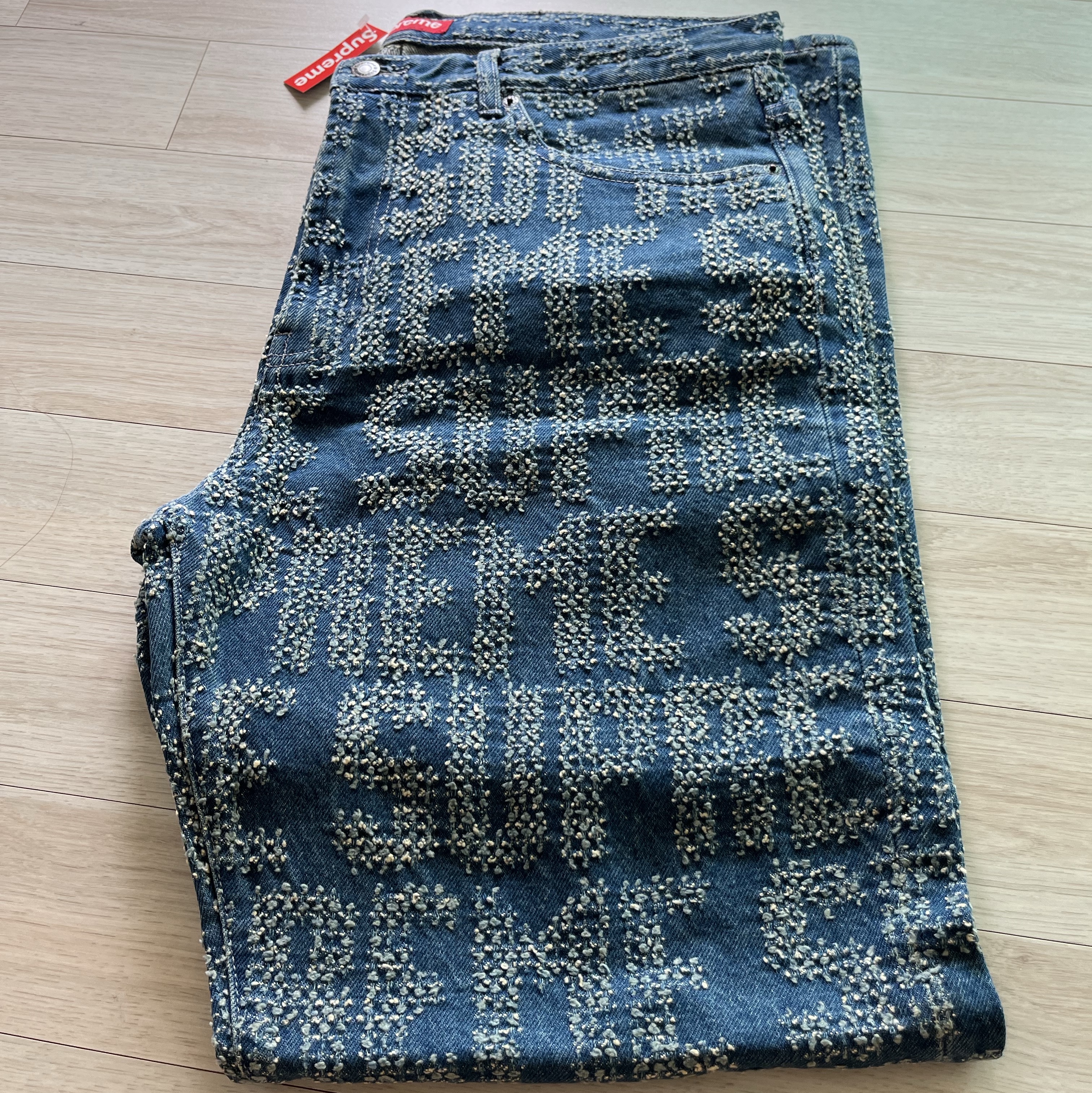 Supreme Needle Punch Regular Jean Washed Blue - 23FW 착용 스타일 - 4