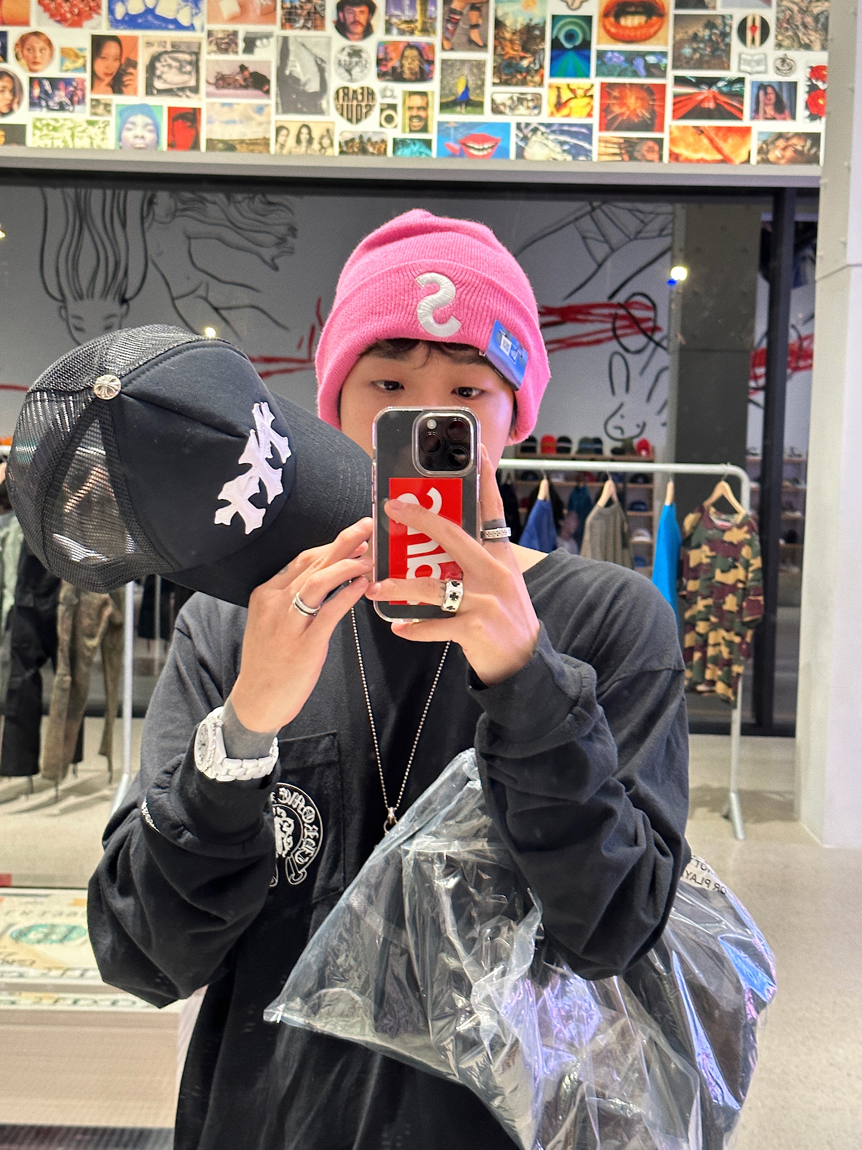 Supreme New Era S Logo Beanie Pink - 23FW, Supreme New Era S Logo Beanie Red - 23FW 착용 스타일 - 1