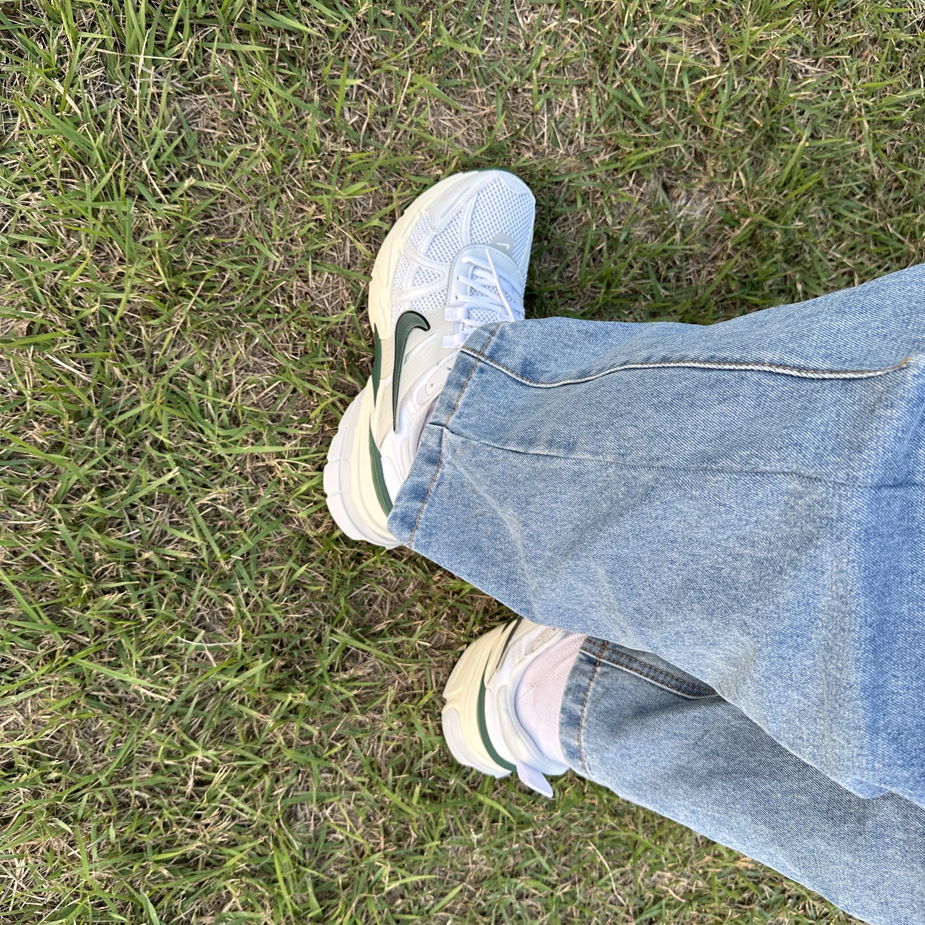 Nike V2K Run White Fir 착용 스타일