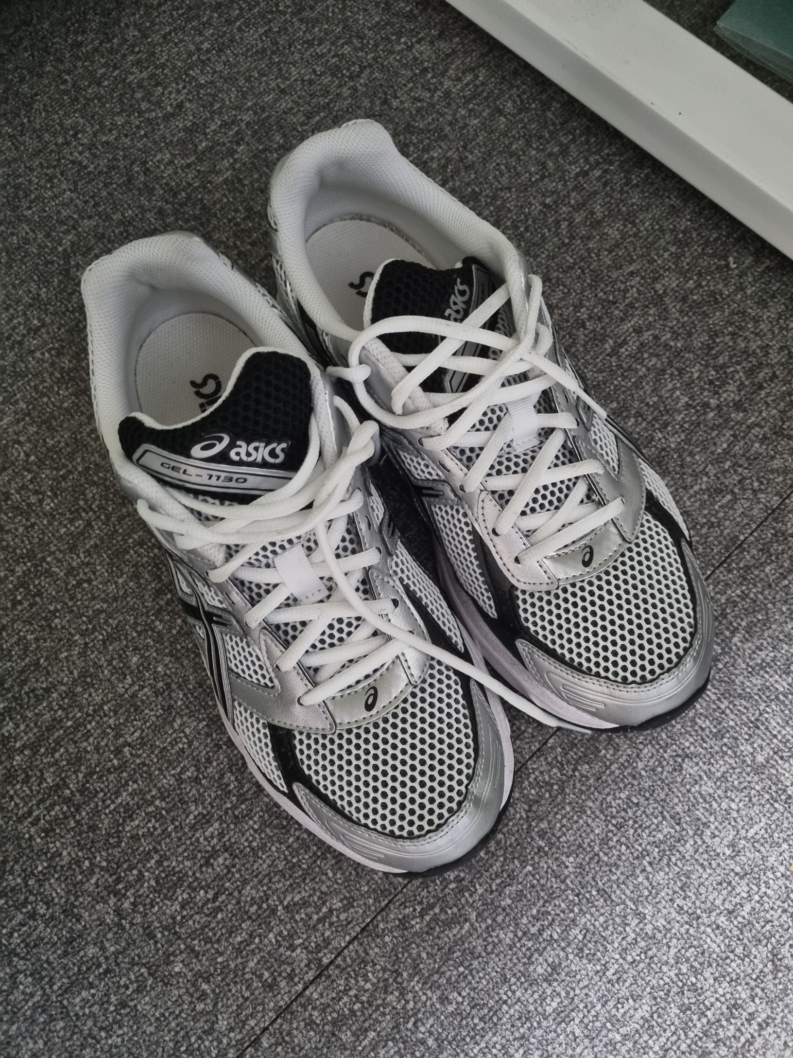 Asics Gel-1130 White Black 착용 스타일