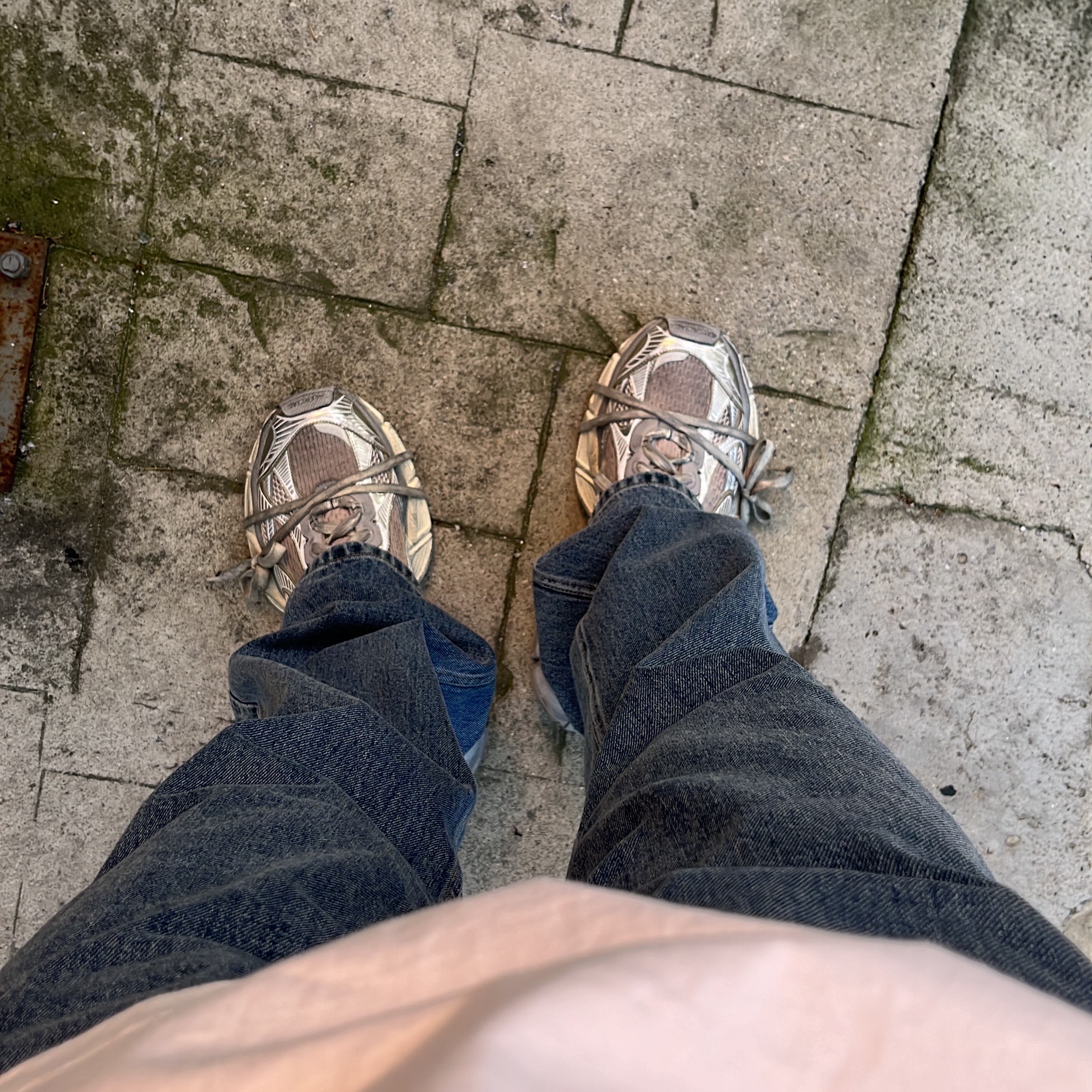 Balenciaga 3XL Sneakers Light Beige 착용 스타일