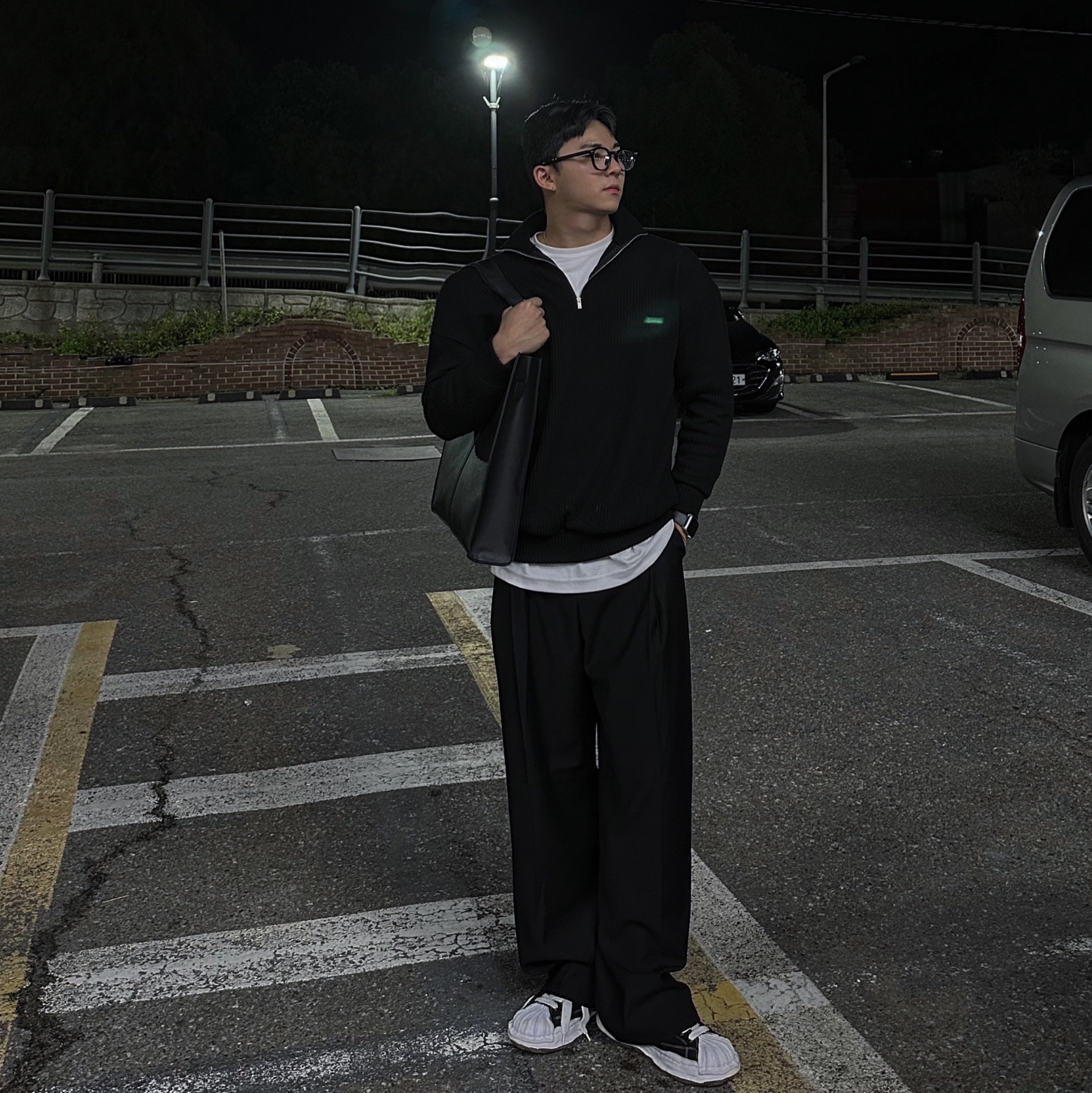 Maison Mihara Yasuhiro Blakey OG Sole Canvas Low-top Sneakers Black White 착용 스타일 - 3