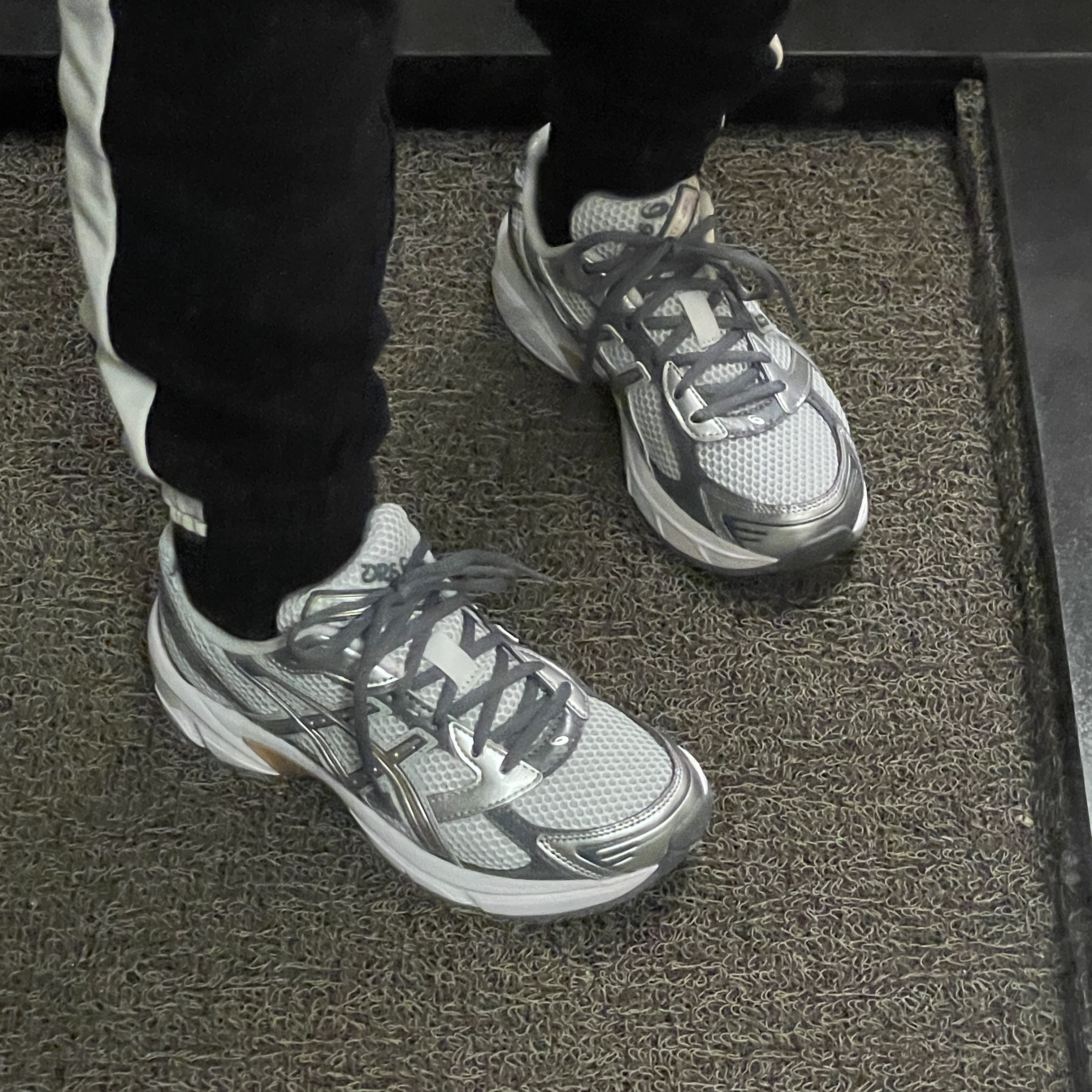 Asics Gel-1130 Polar Shade Pure Silver 착용 스타일