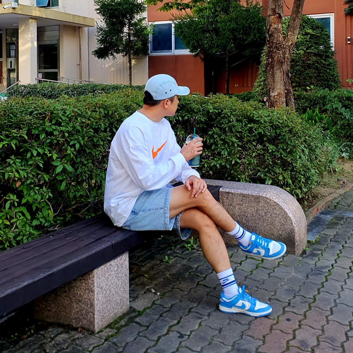 (W) Nike Dunk Low Coast, Supreme Denim Camp Cap Washed Blue - 22FW 착용 스타일 - 3