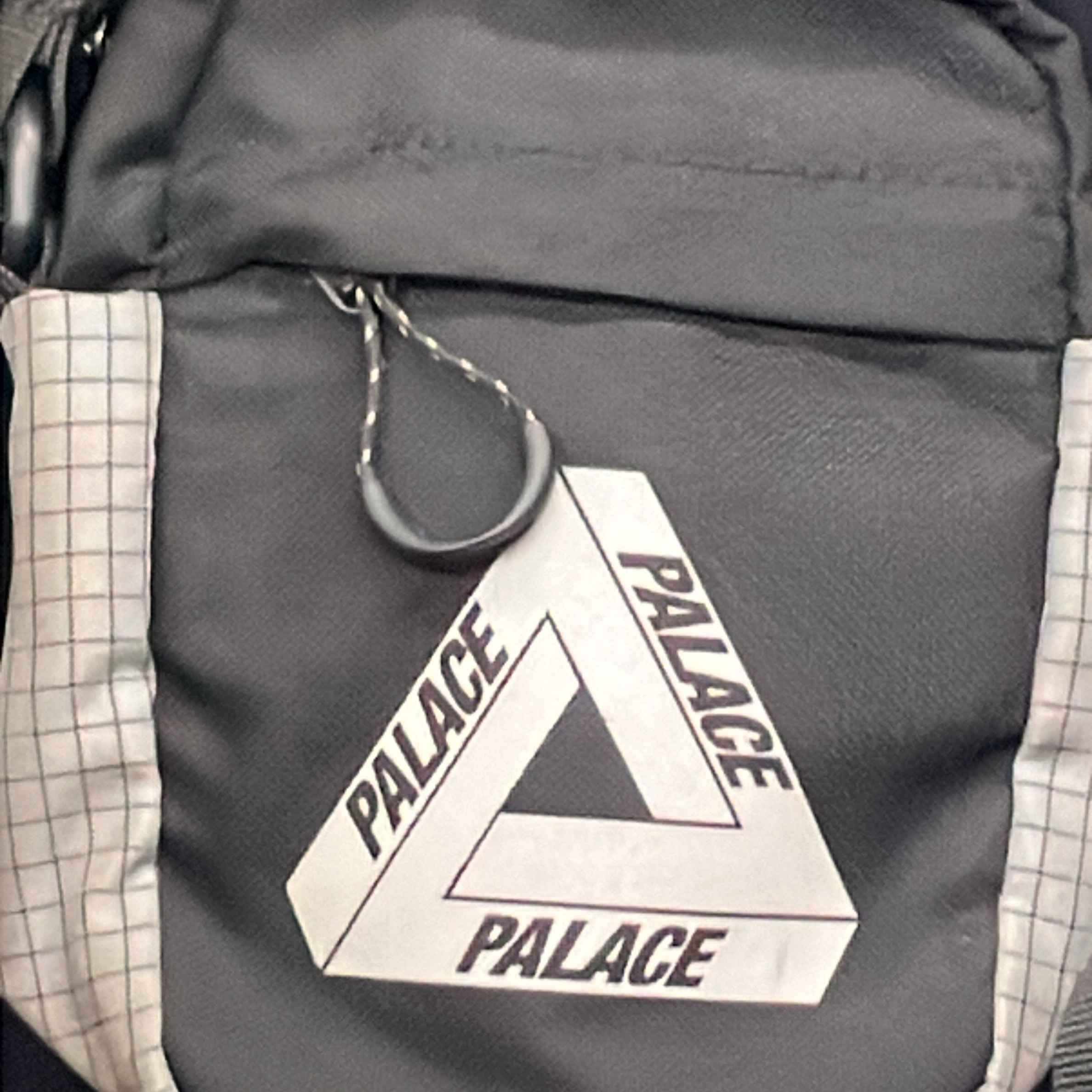 Palace Ballistic Shot Bag Black - 20FW 착용 스타일