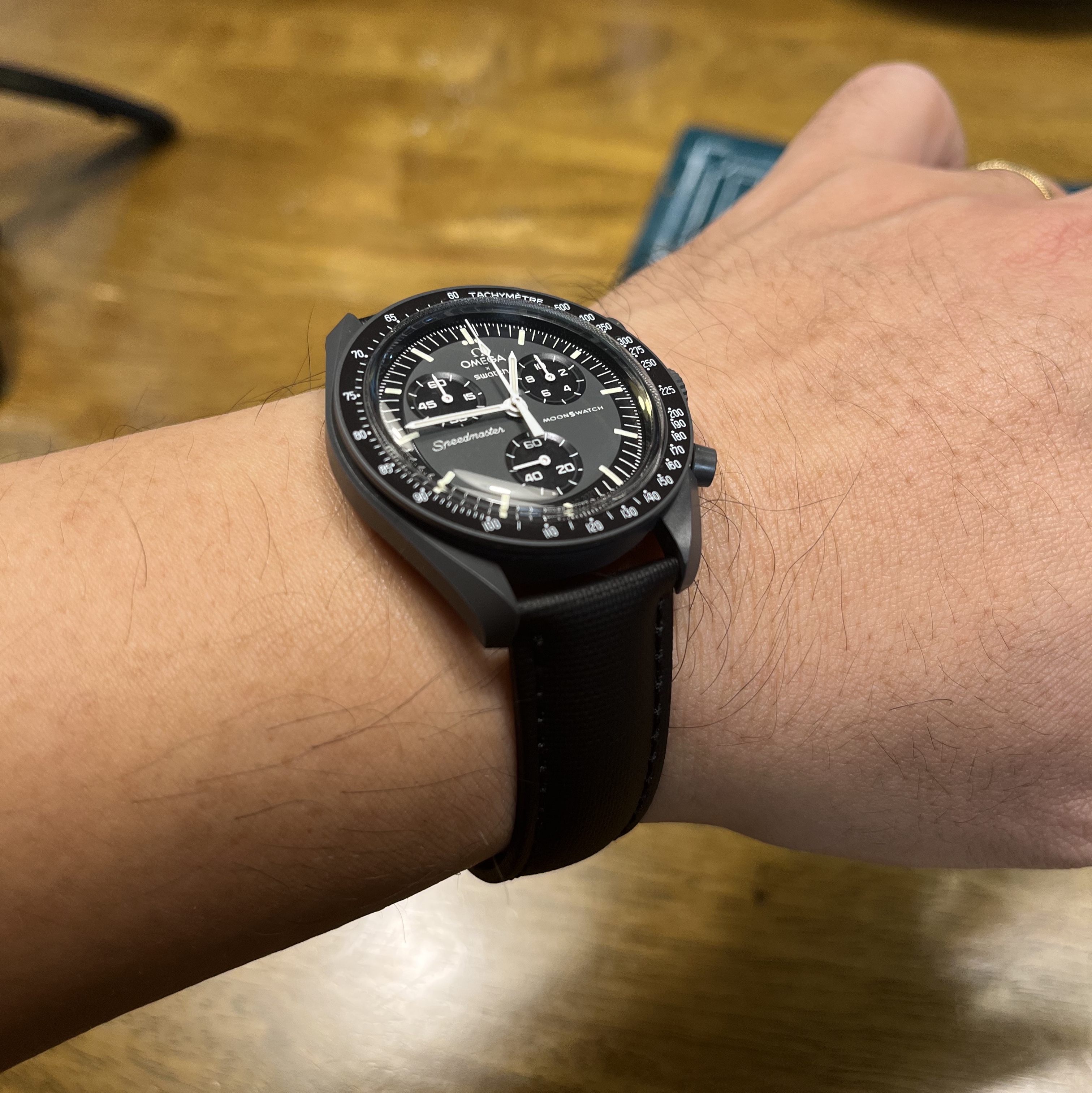 Swatch x Omega Bioceramic MoonSwatch Mission To Mercury 착용 스타일 - 1