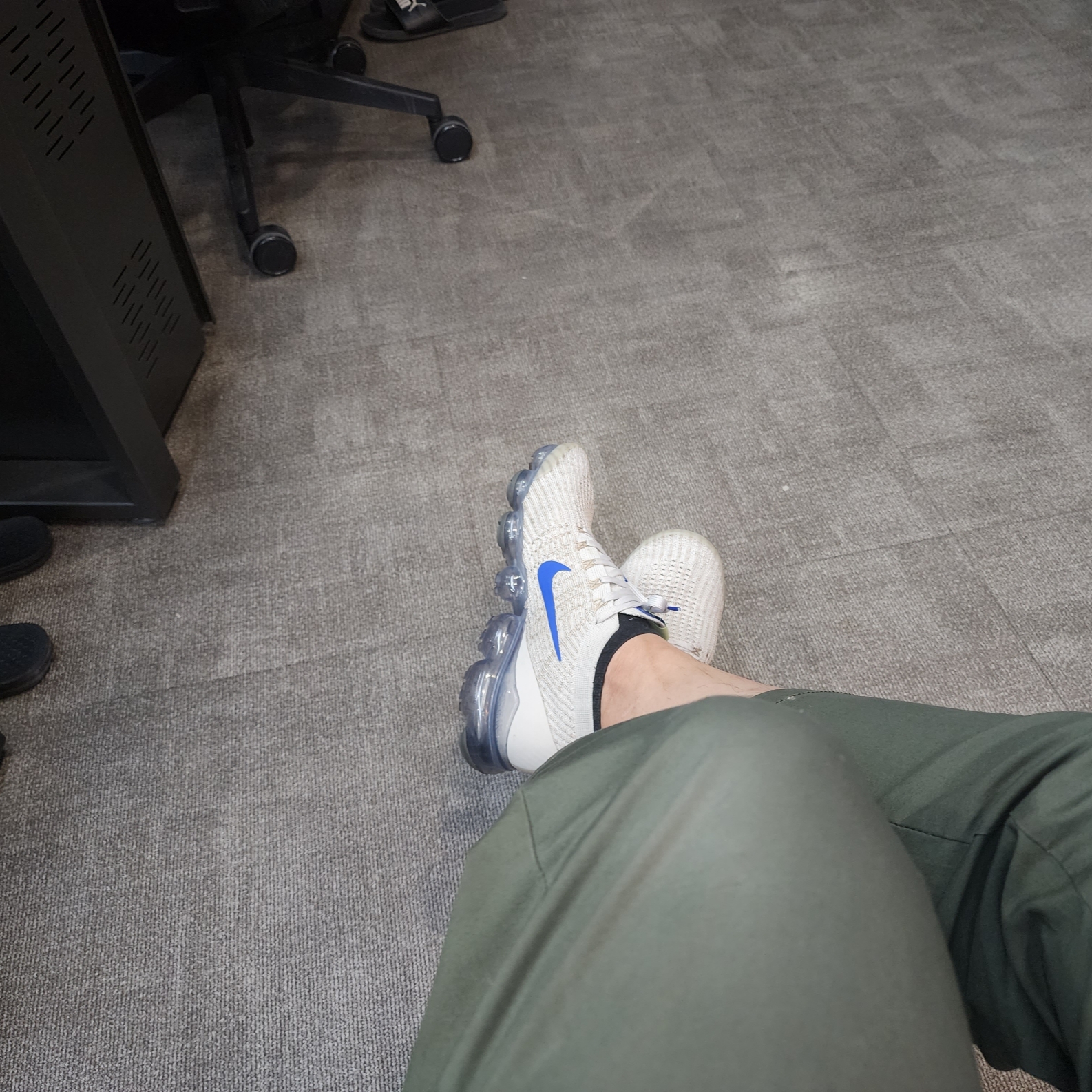 Nike Air VaporMax Flyknit 3.0 Light Bone Royal 착용 스타일 - 1