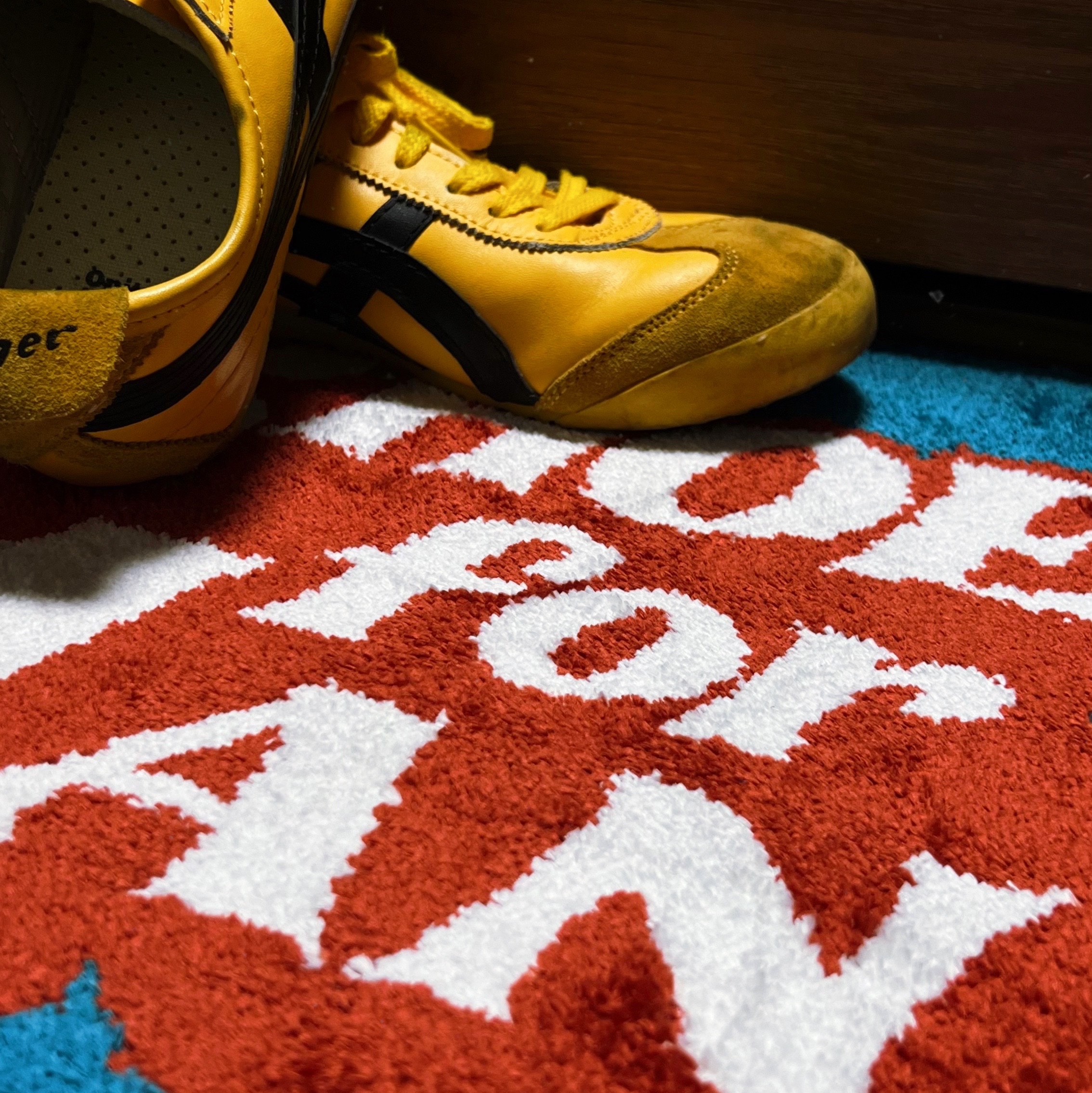 Onitsuka Tiger Mexico 66 Yellow Black 착용 스타일 - 3
