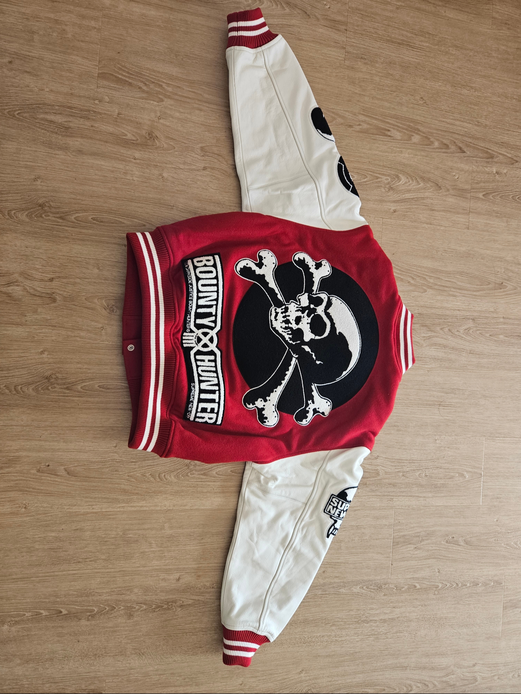 Supreme x Bounty Hunter Varsity Jacket Red - 23FW 착용 스타일 - 3