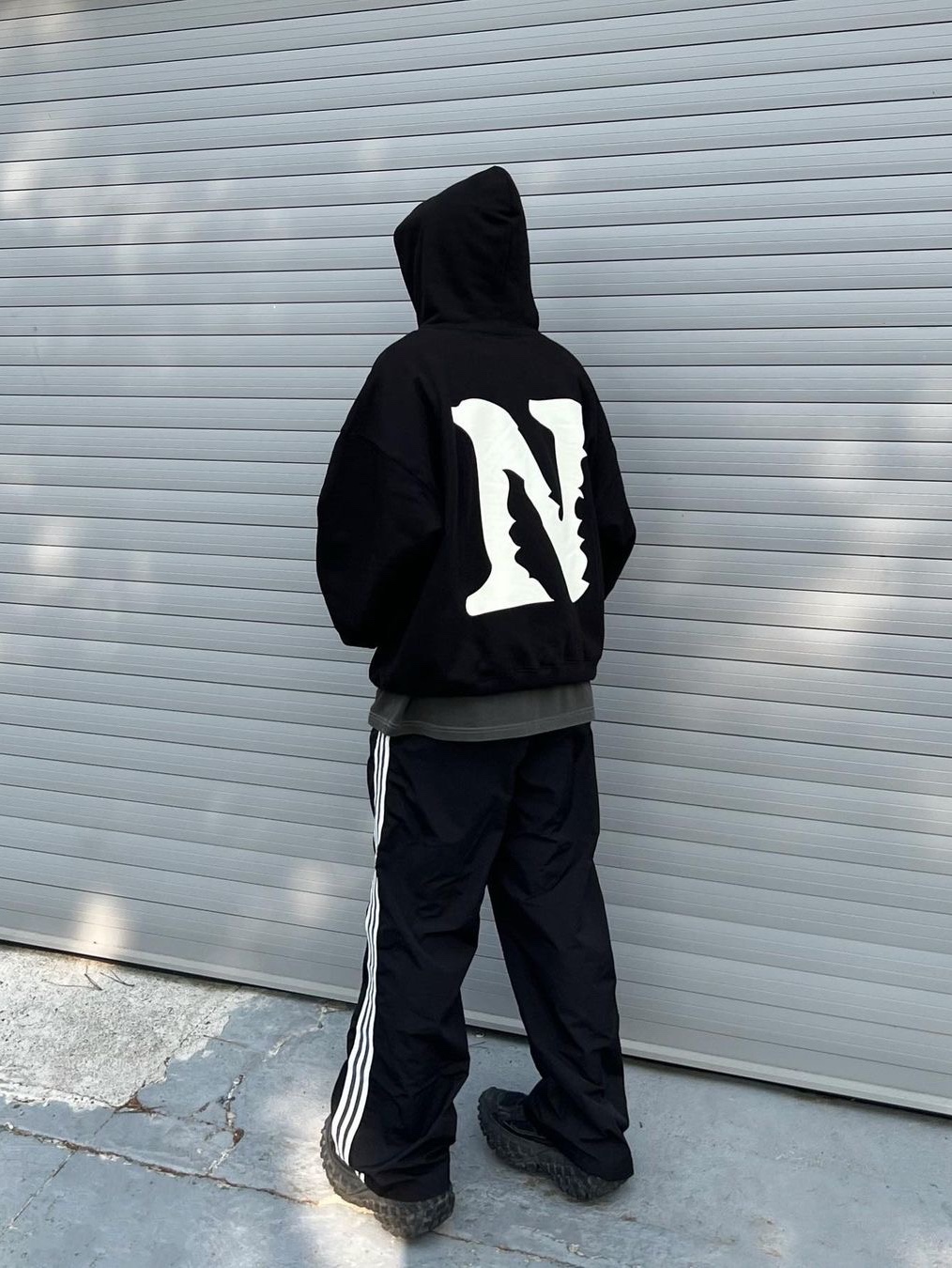 Netherworld Hoodie Black 착용 스타일 - 1