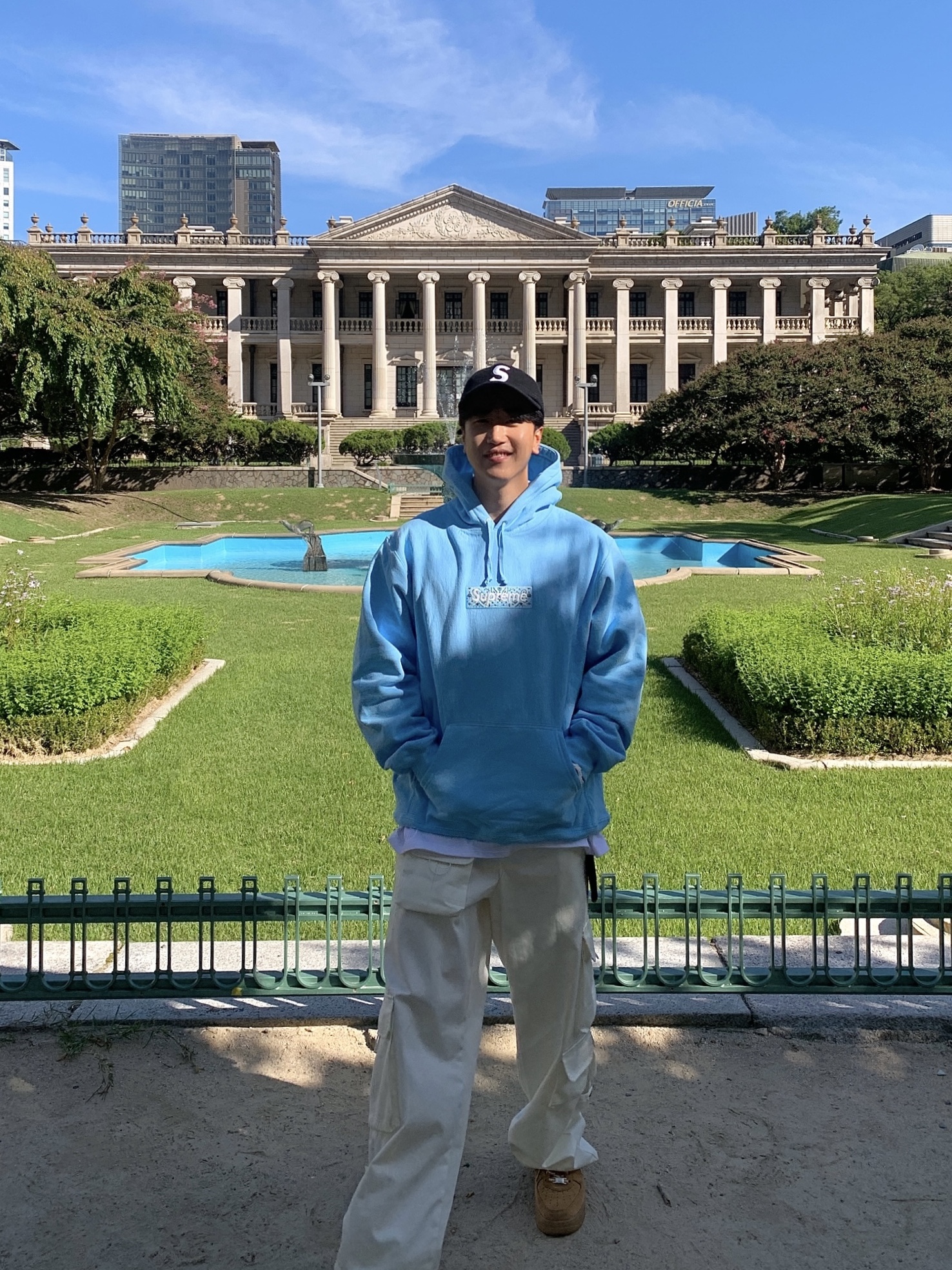 Supreme Bandana Box Logo Hooded Sweatshirt Light Blue - 19FW, Supreme Pigment Print S Logo 6-Panel Black - 23FW 착용 스타일 - 2