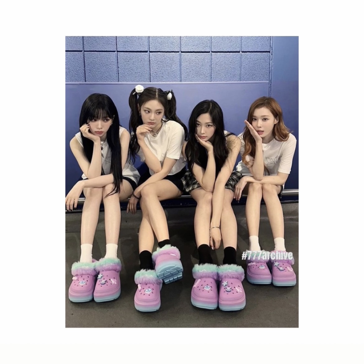 Crocs x Aespa Stomp Lined Clog Multi 착용 스타일 - 1