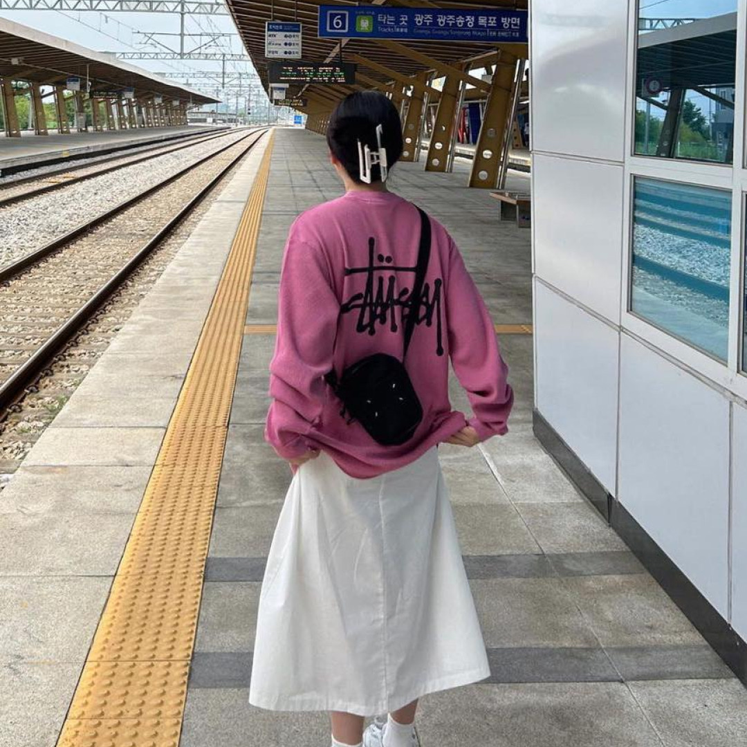 Stussy Basic Stussy Pigment Dyed Crew Forest, Stussy Basic Stussy Crew Ash Heather 2023 착용 스타일 - 4