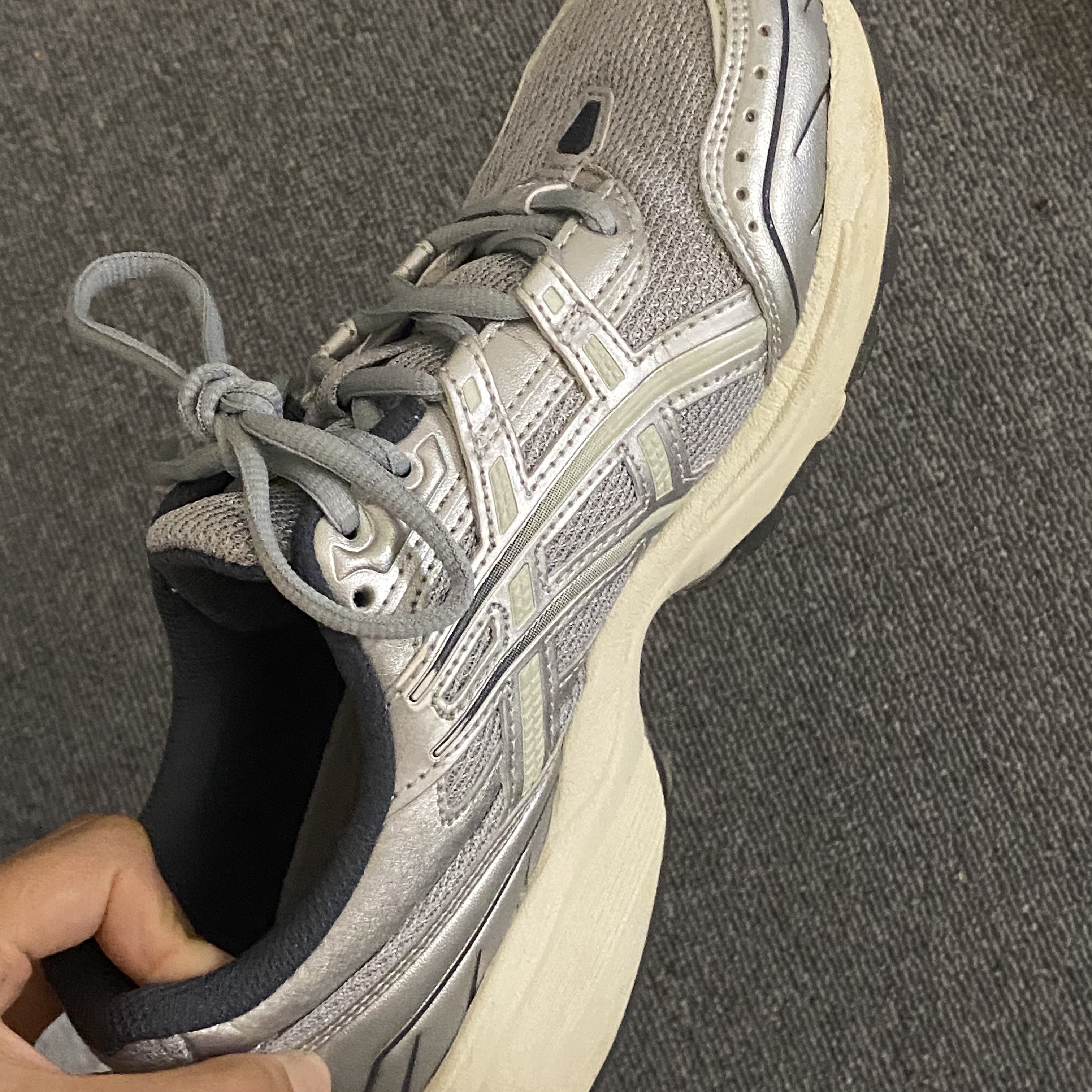 Asics Gel-1090 Piedmont Grey 착용 스타일