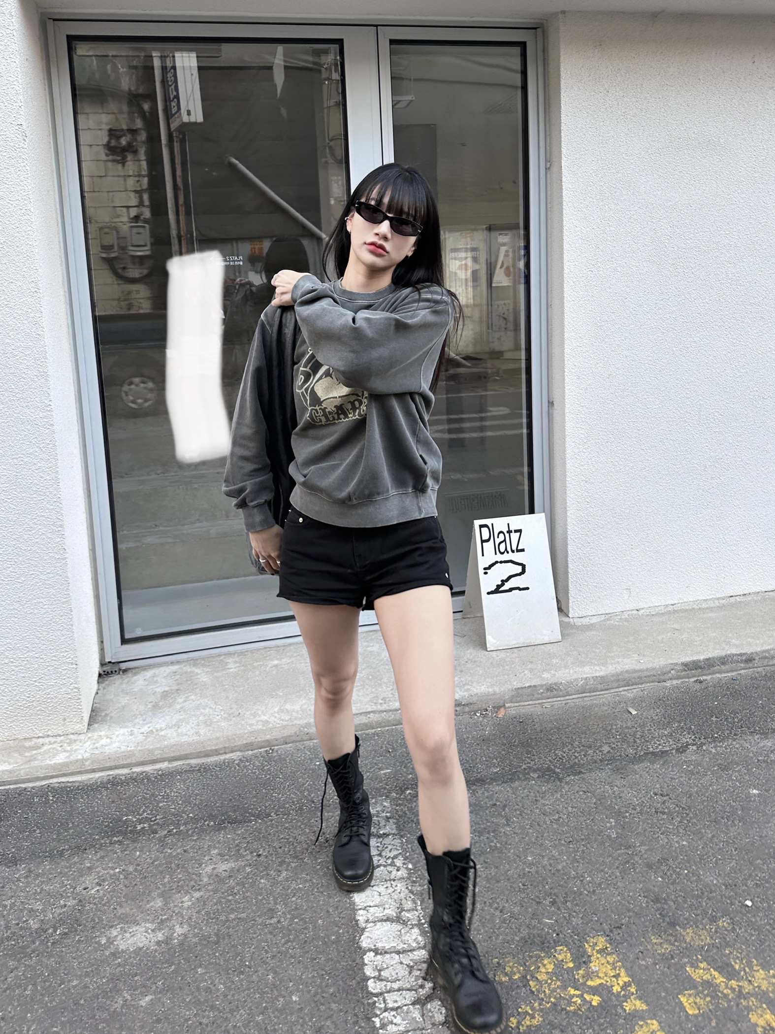 (W) Dr. Martens 1B99 Boots Black 착용 스타일 - 1