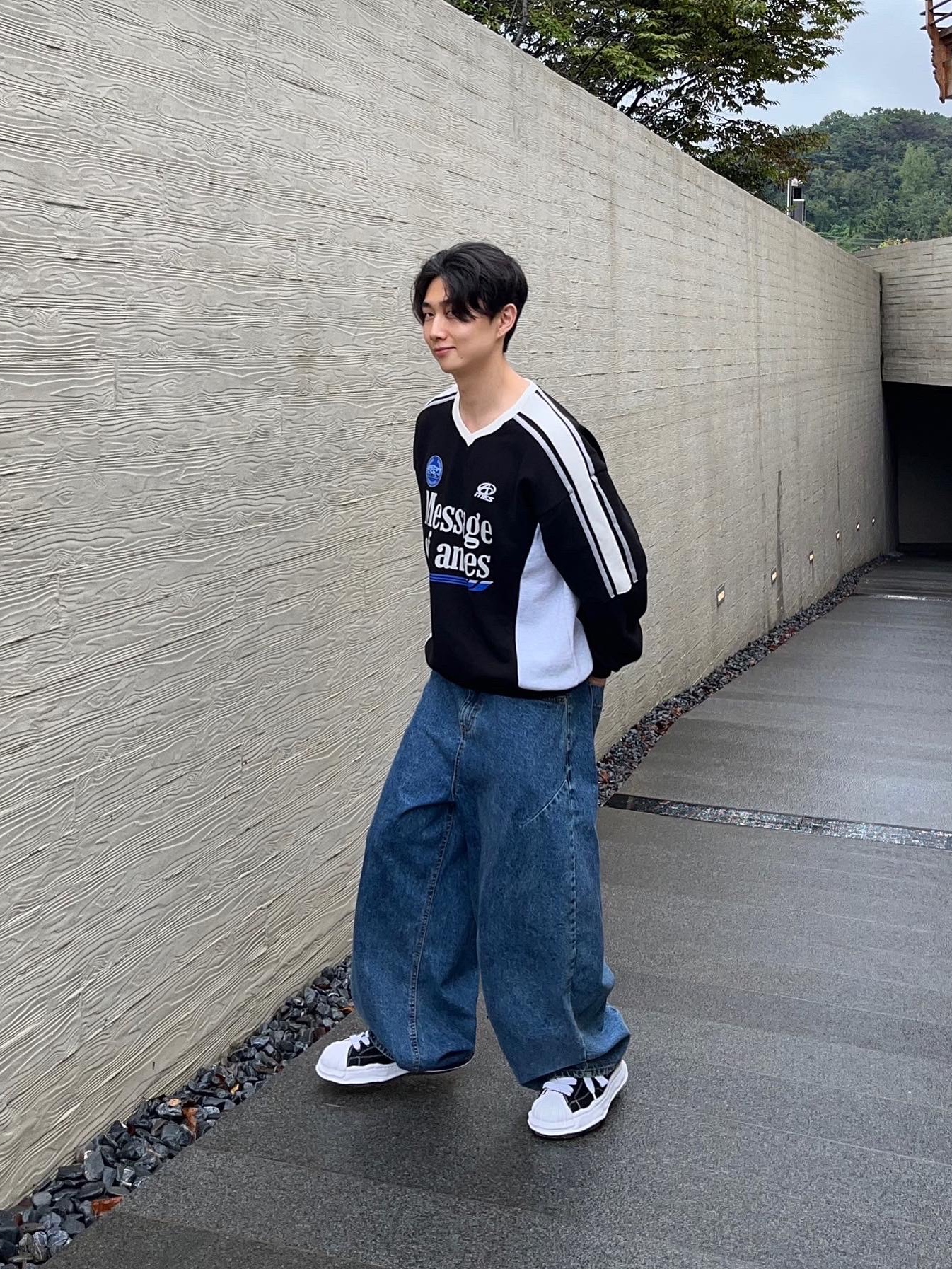 Maison Mihara Yasuhiro Blakey OG Sole Canvas Low-top Sneakers Black White 착용 스타일 - 2