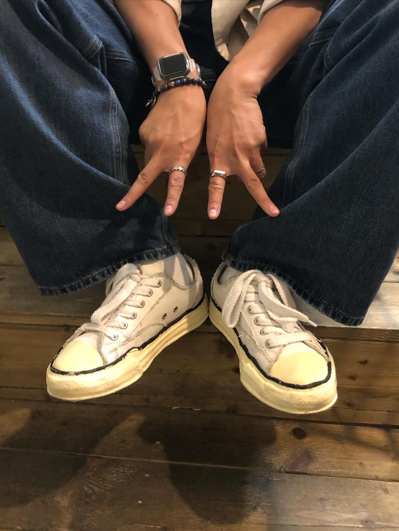 Maison Mihara Yasuhiro Peterson VL OG Sole Canvas Low-top Sneakers White 착용 스타일 - 3