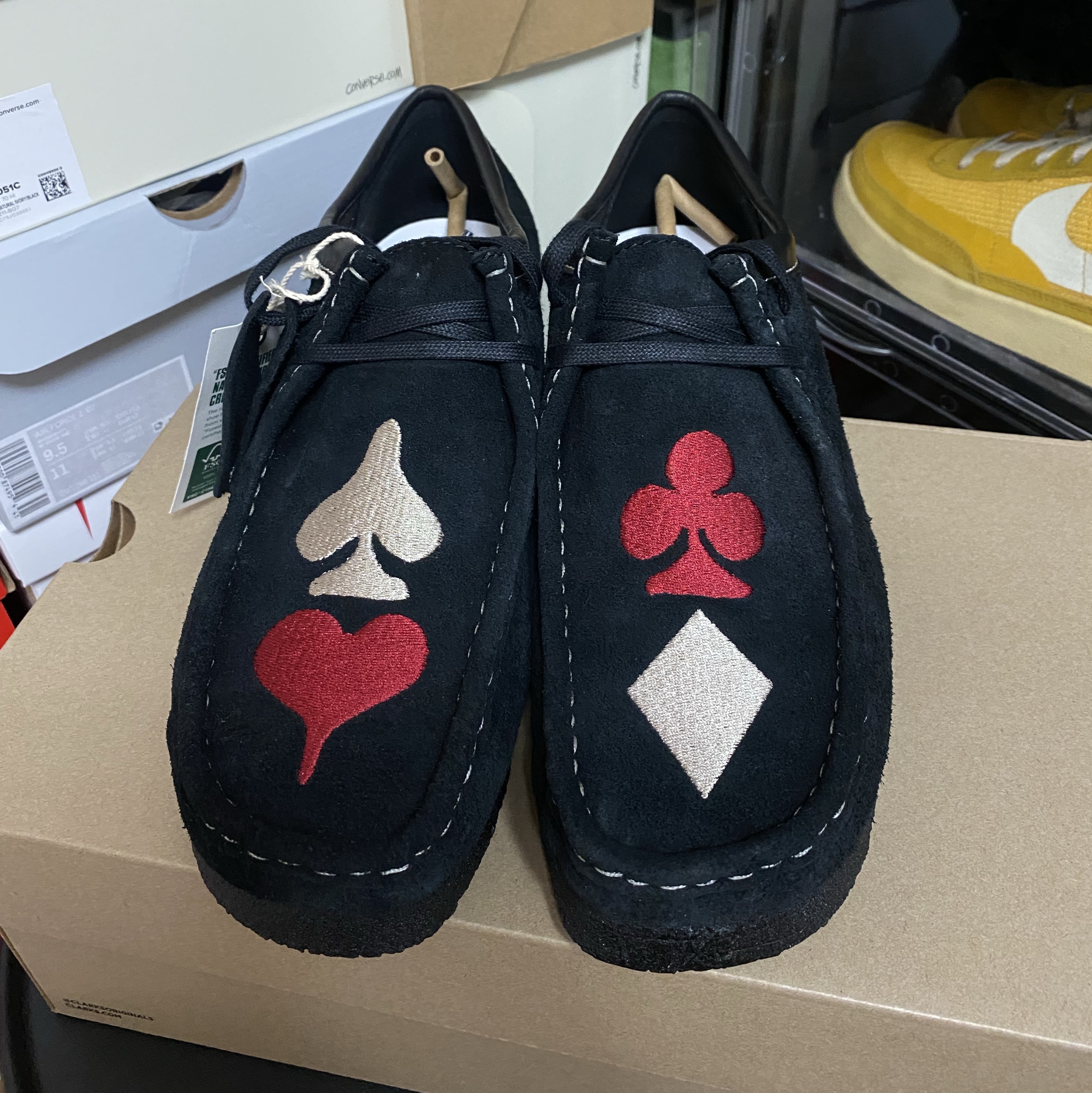 Clarks x Stussy Wallabee Black Suede 착용 스타일