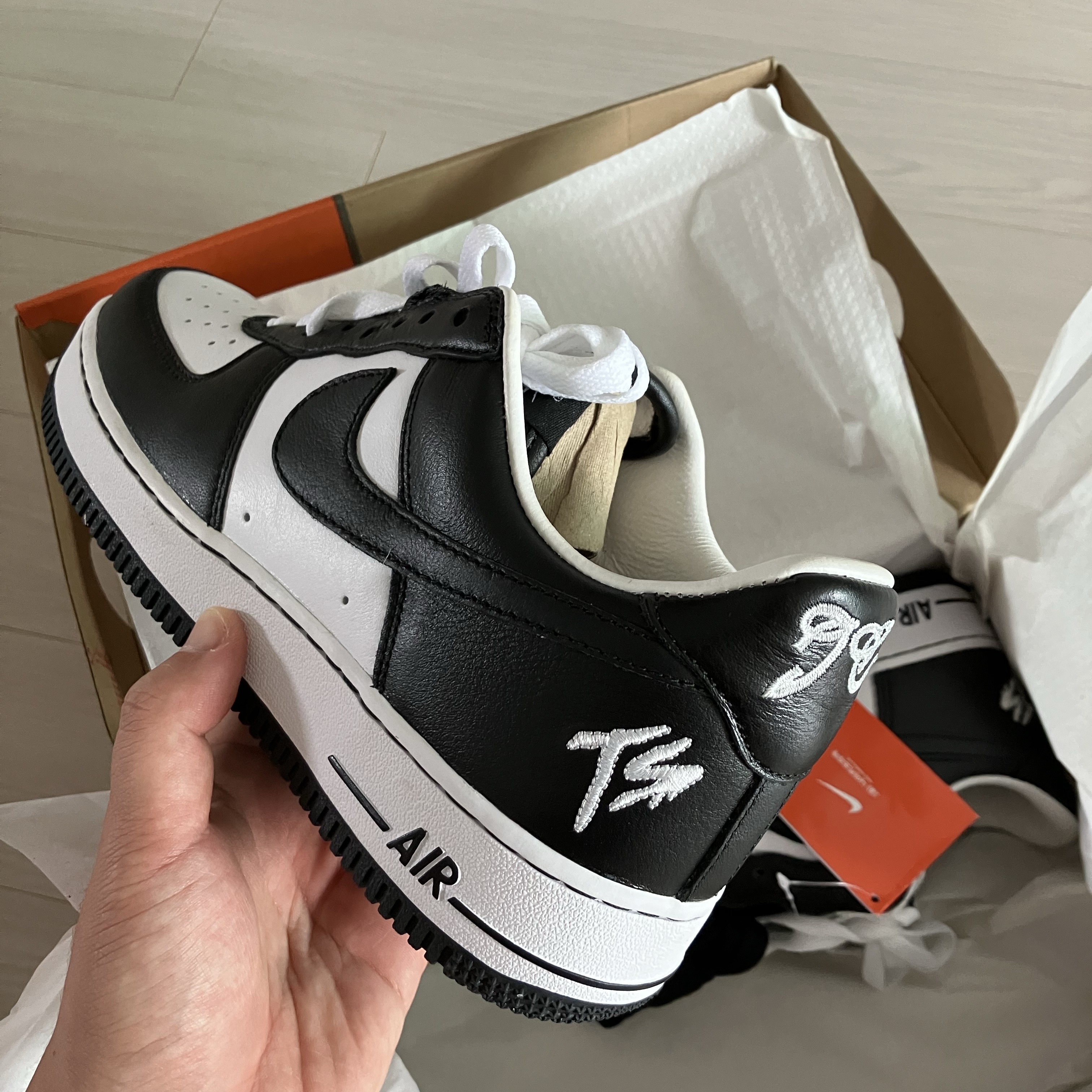 Nike x Terror Squad Air Force 1 Low QS Blackout 착용 스타일