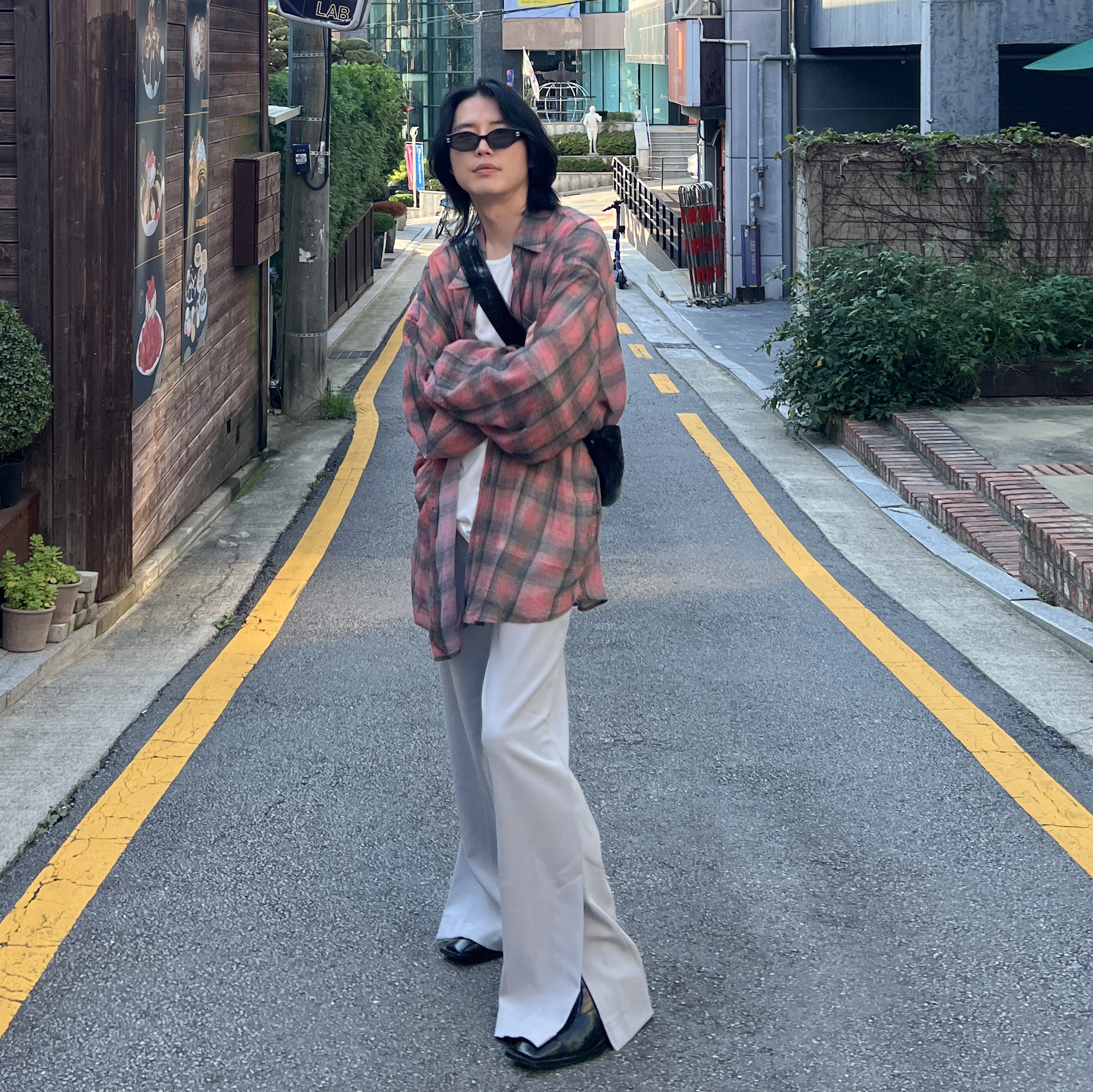 Our Legacy Borrowed Shirt Big Lumbercheck Print, Lemaire Small Croissant Bag Coated Cotton Black 착용 스타일 - 3