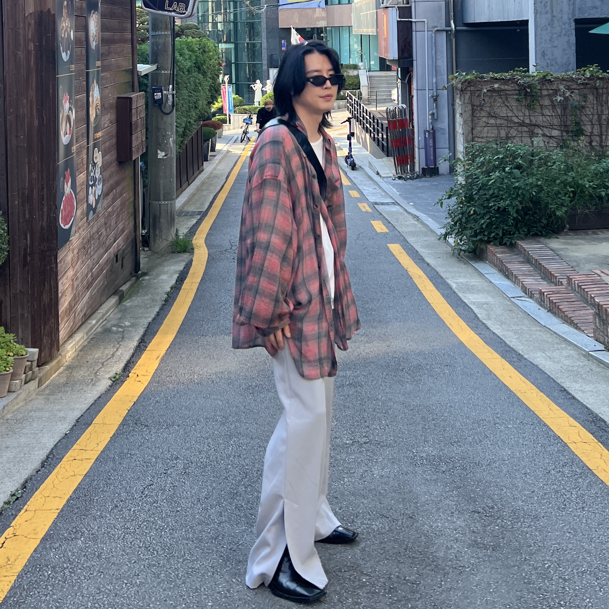 Our Legacy Borrowed Shirt Big Lumbercheck Print, Lemaire Small Croissant Bag Coated Cotton Black 착용 스타일 - 4